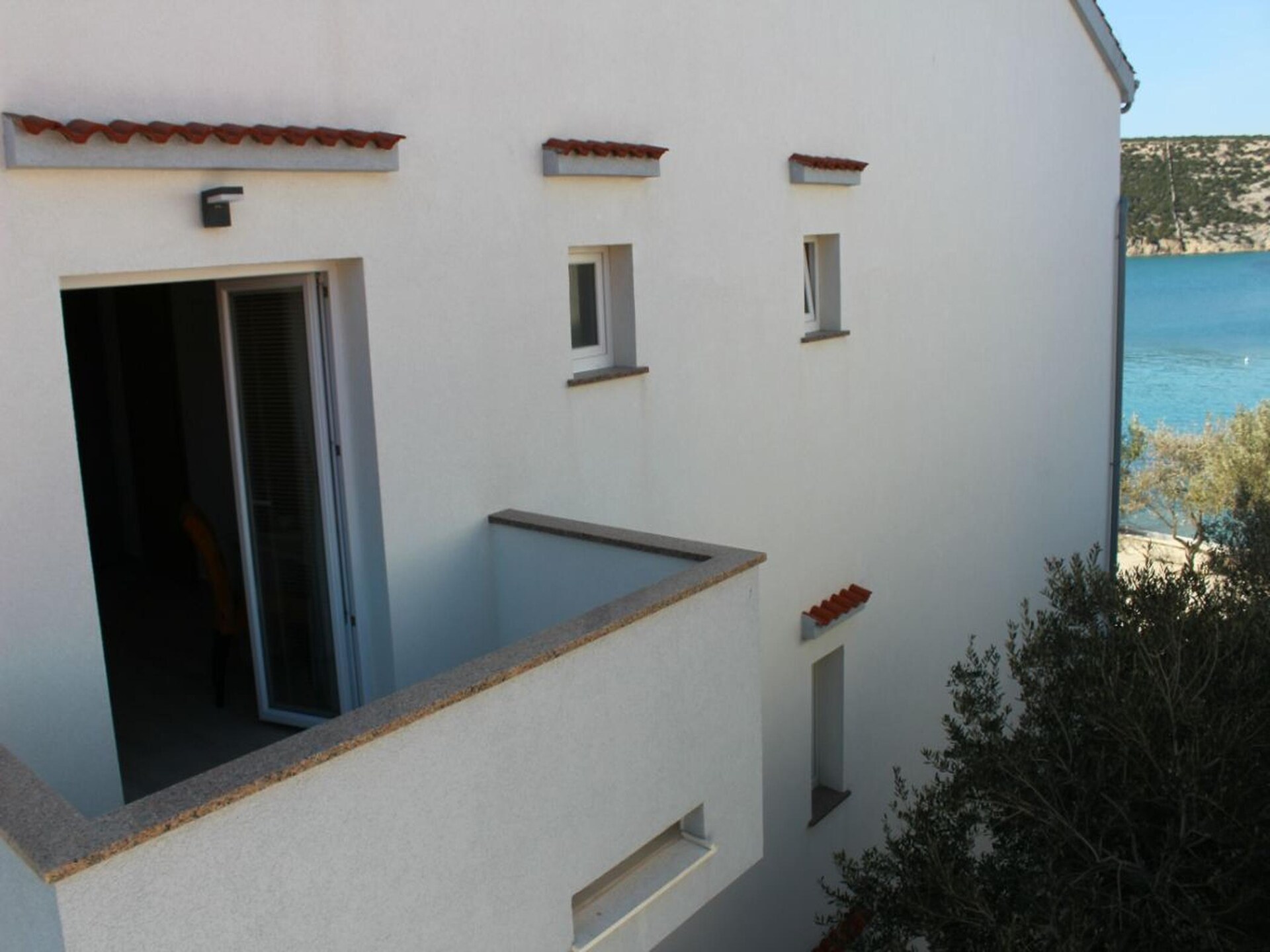 Suite 202 aan de haven van Stara Novalja met privéstrand en ontbijt - foto 20