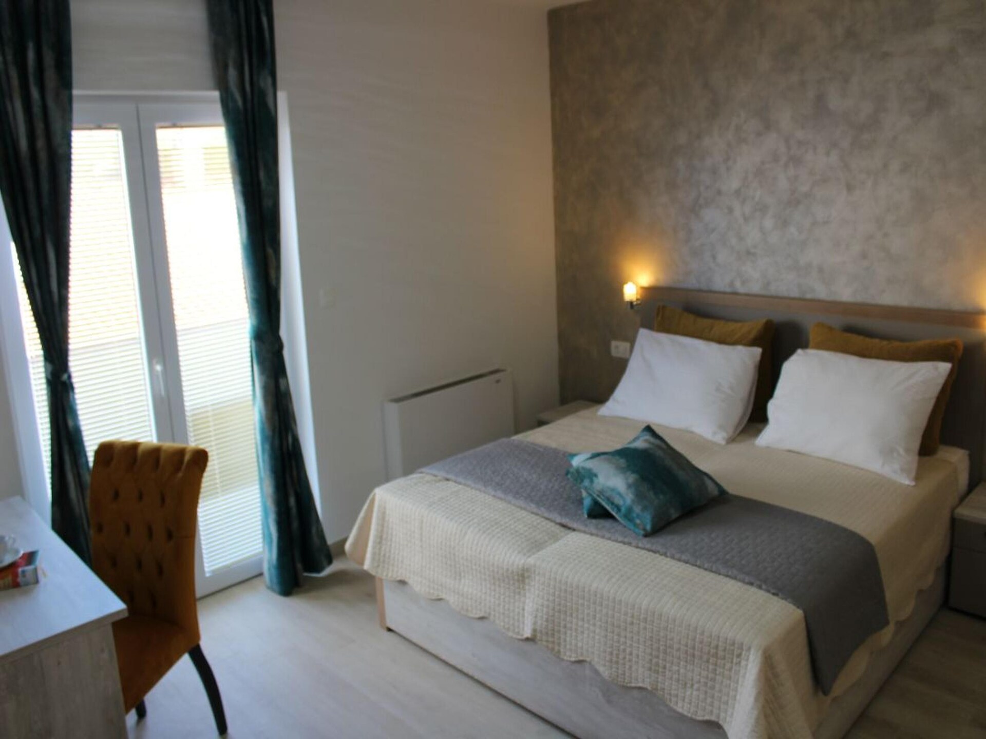 Suite 202 aan de haven van Stara Novalja met privéstrand en ontbijt - foto 2
