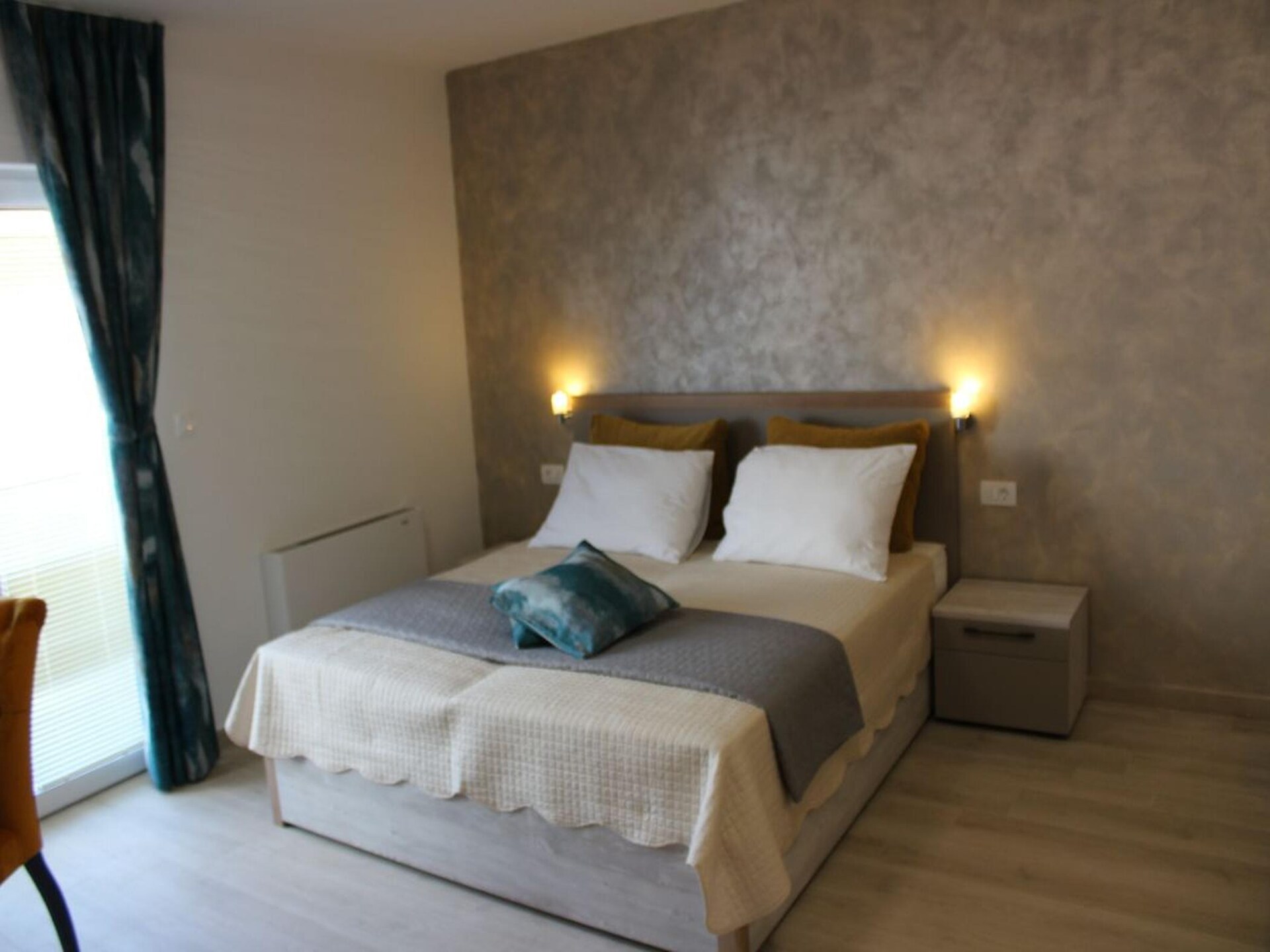 Suite 202 aan de haven van Stara Novalja met privéstrand en ontbijt - foto 14