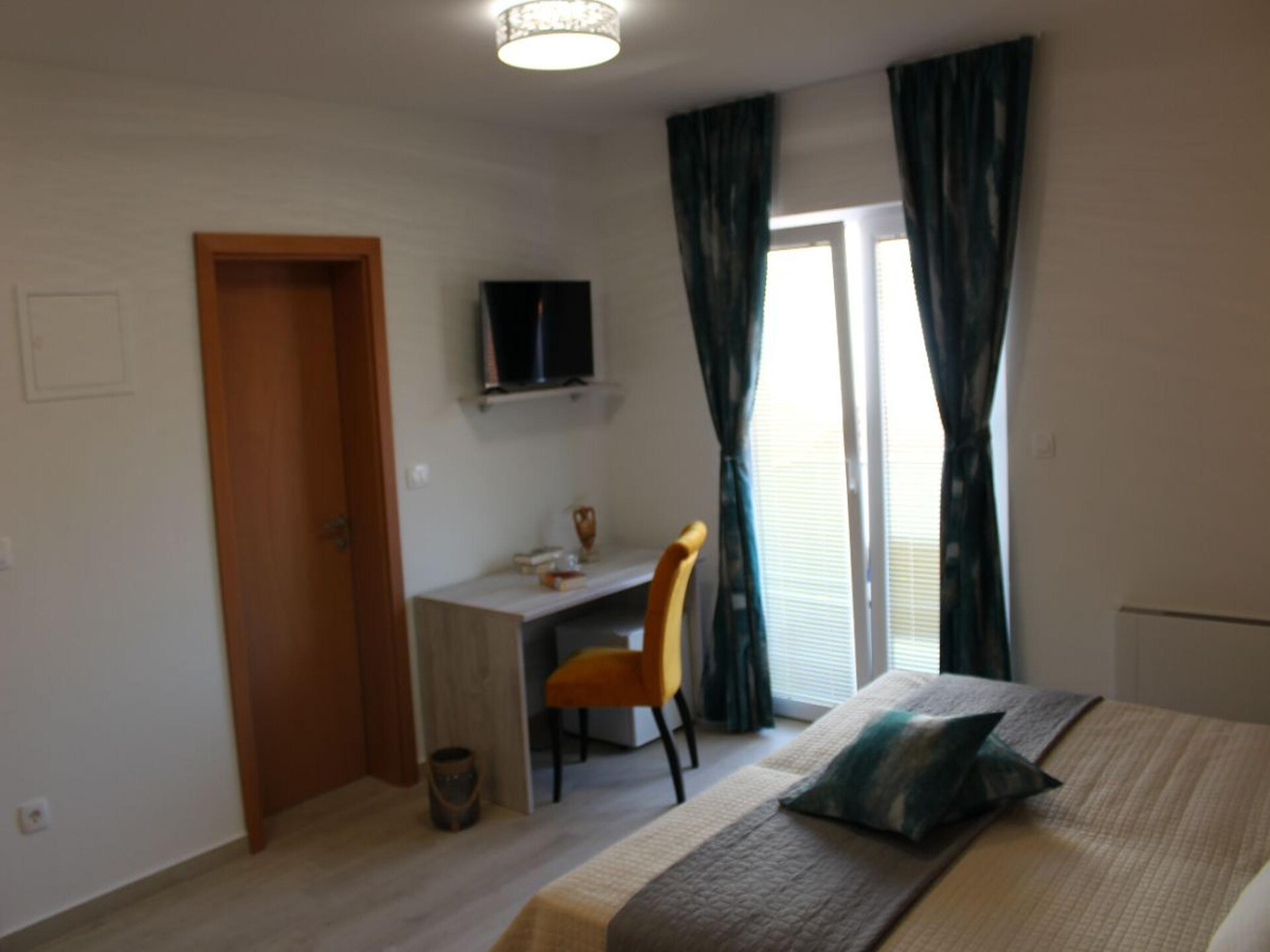 Suite 202 aan de haven van Stara Novalja met privéstrand en ontbijt - foto 15
