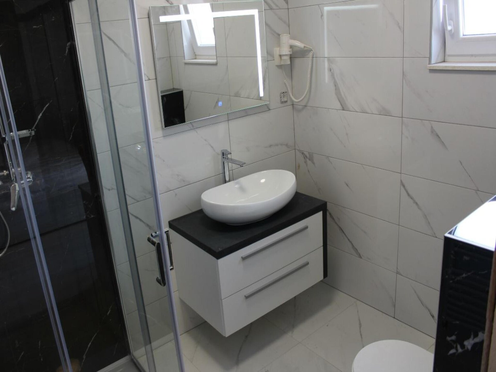 Suite 202 aan de haven van Stara Novalja met privéstrand en ontbijt - foto 18