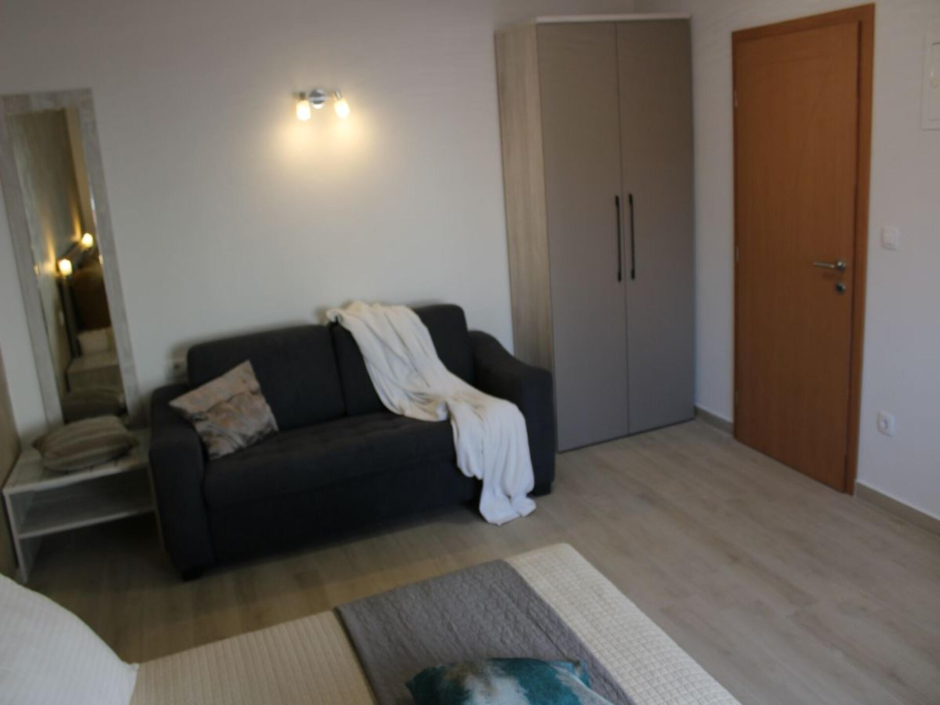 Suite 202 aan de haven van Stara Novalja met privéstrand en ontbijt - foto 3