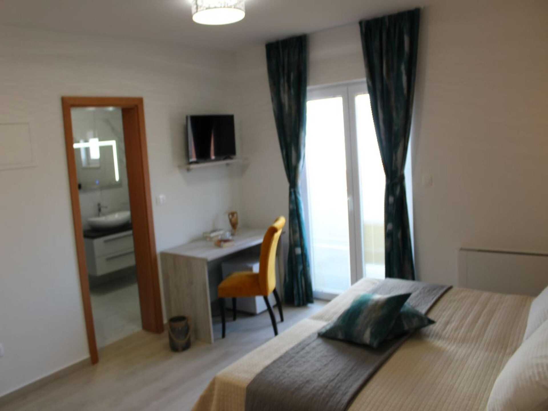 Suite 202 aan de haven van Stara Novalja met privéstrand en ontbijt - foto 17