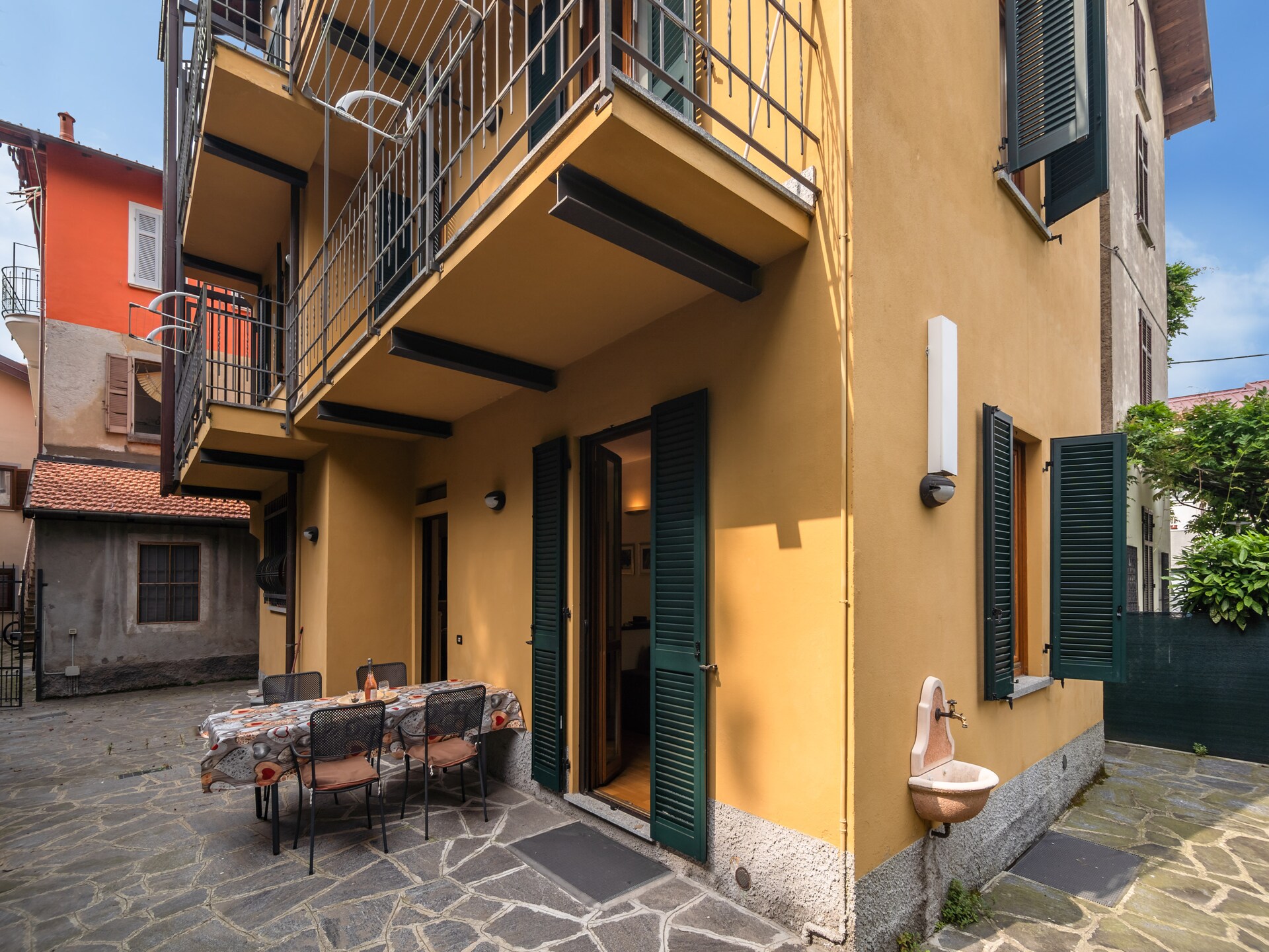 Centraal gelegen ruim appartement in Meina voor 6 personen - foto 2