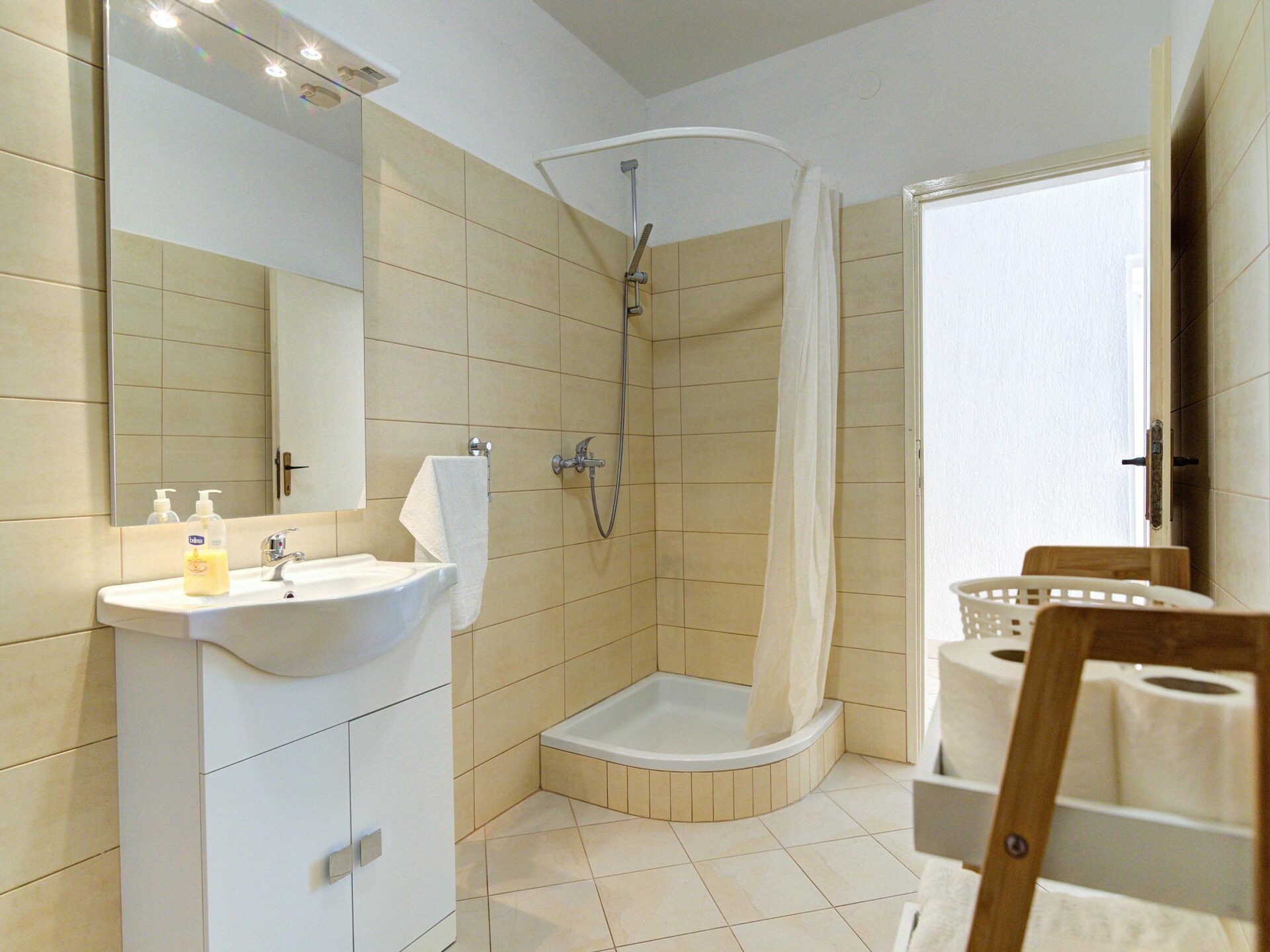 Op 400 m van zee: ruim appartement voor 6 personen in Senj - foto 15