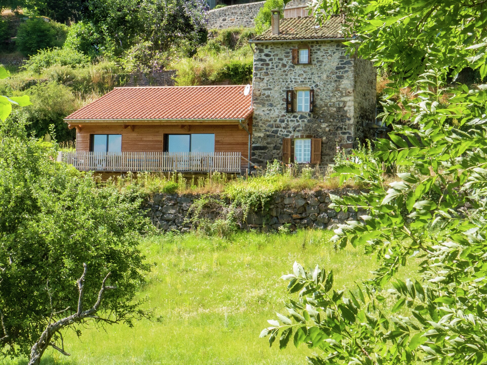 Vrijstaand vakantiehuis Le Verdier aan de golfbaan in Saint-Privat-d'Allier - foto 2