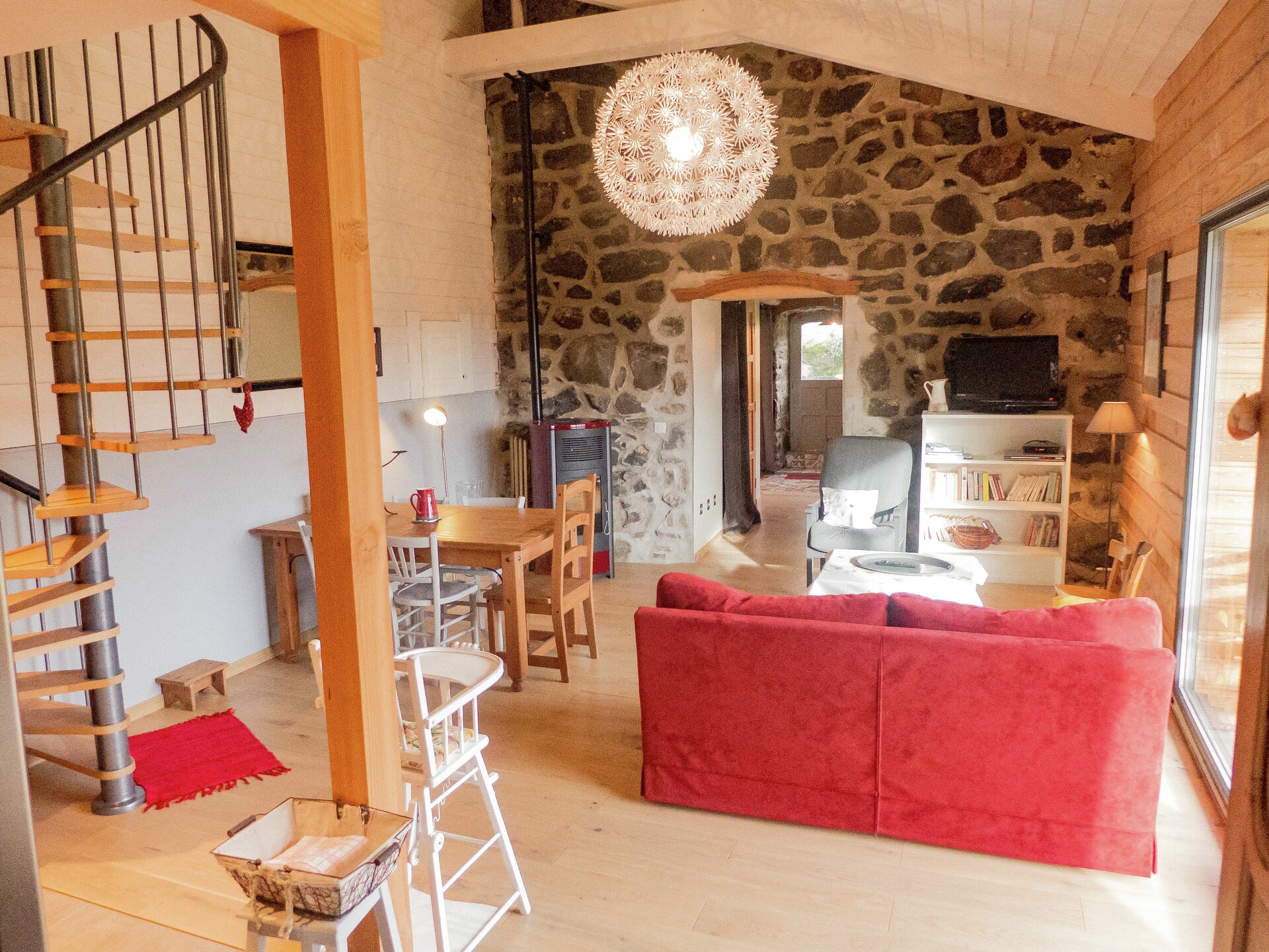 Vrijstaand vakantiehuis Le Verdier aan de golfbaan in Saint-Privat-d'Allier - foto 7