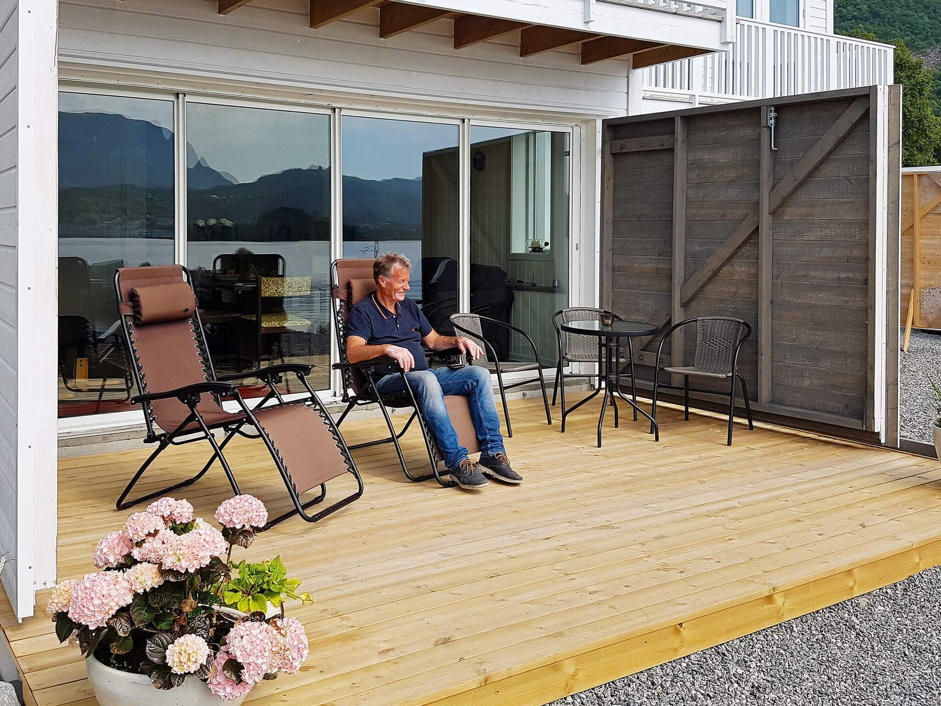 Licht vakantiehuis in Rorbu-stijl direct aan het water bij Brattvåg - foto 7