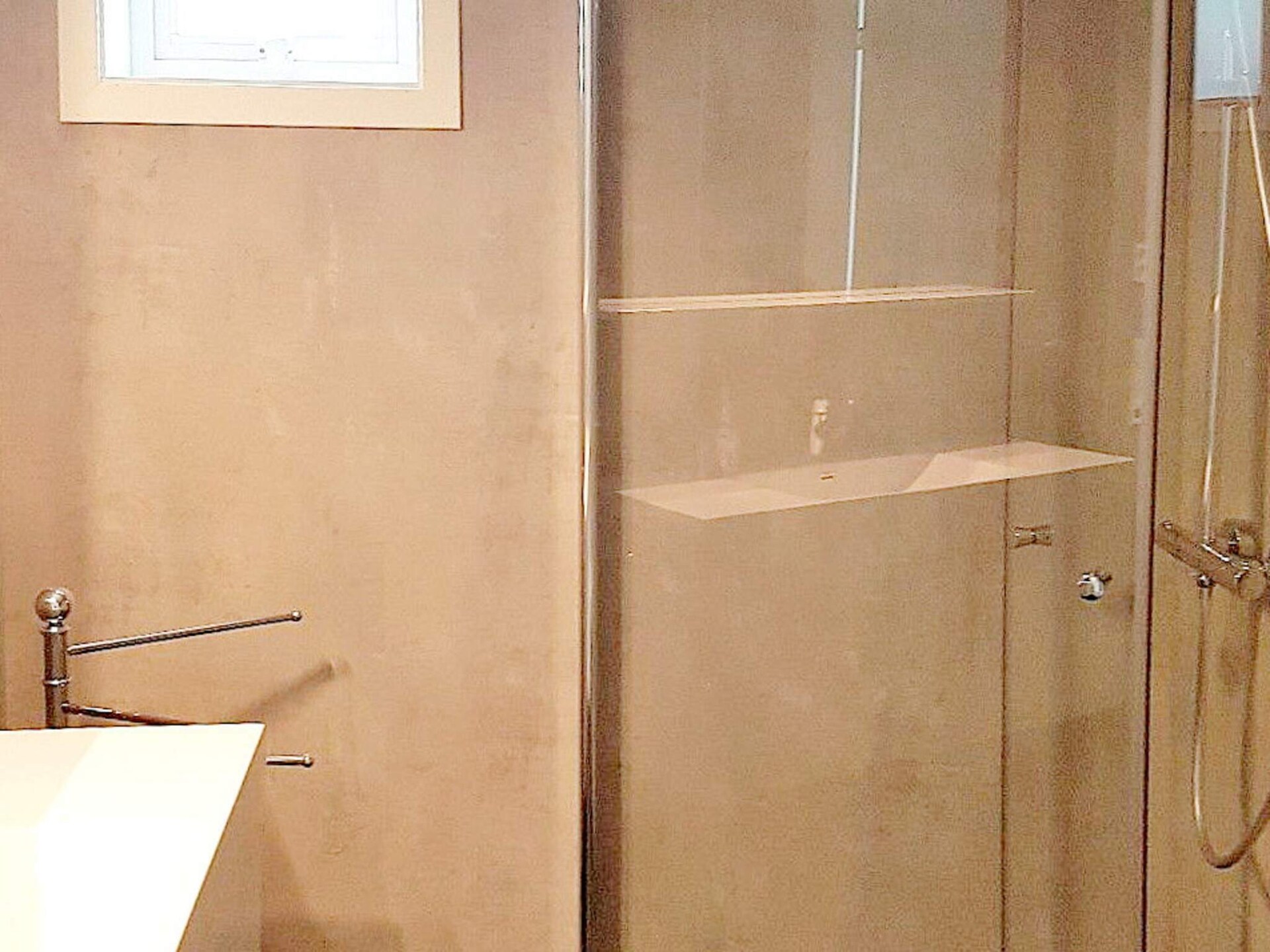 Licht vakantiehuis in Rorbu-stijl direct aan het water bij Brattvåg - foto 16
