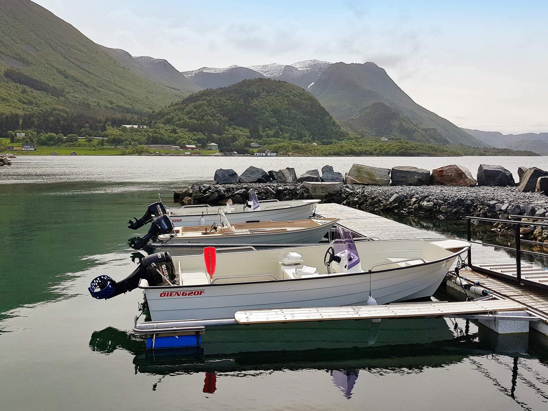 Licht vakantiehuis in Rorbu-stijl direct aan het water bij Brattvåg - foto 28