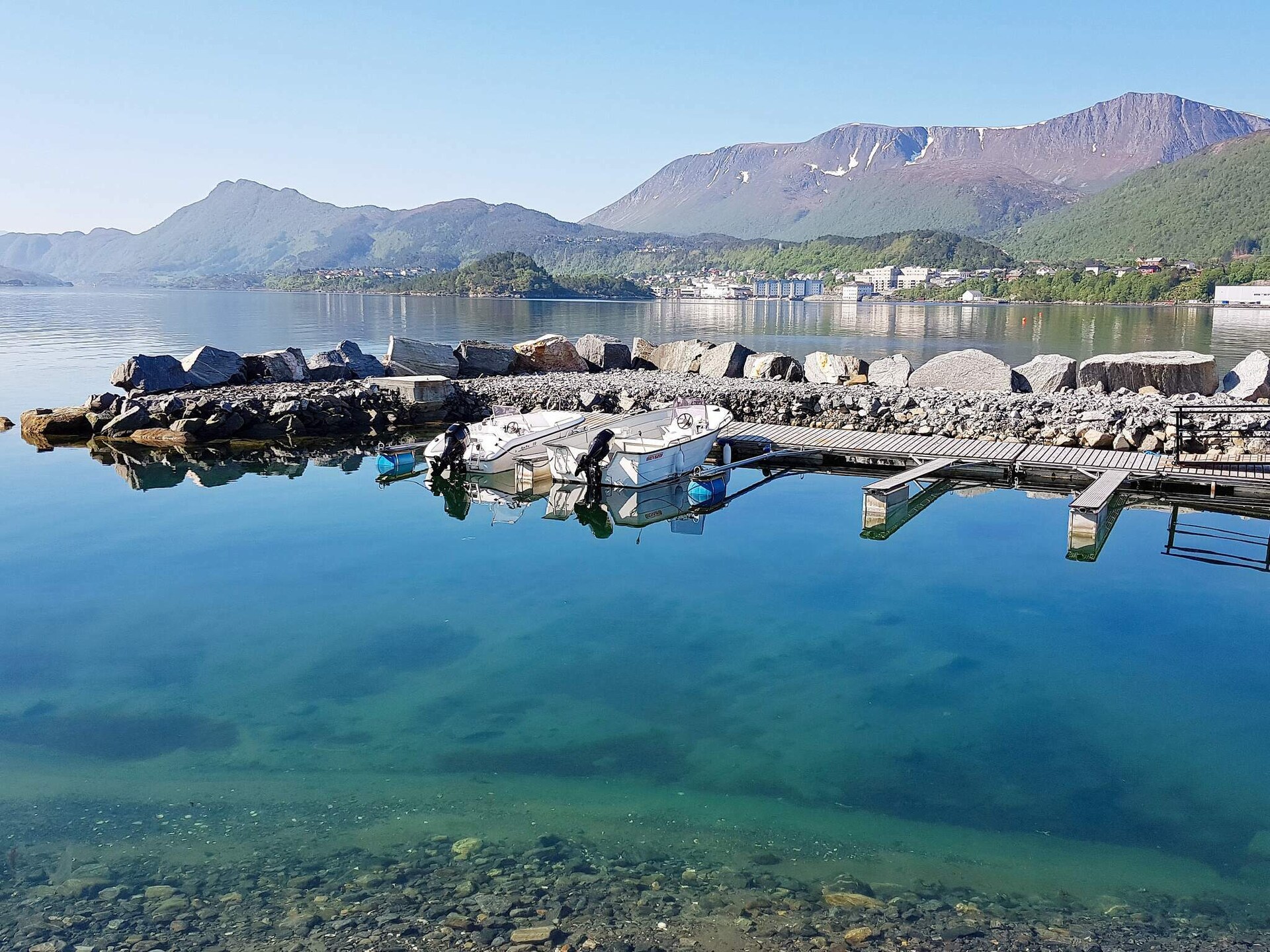 Licht vakantiehuis in Rorbu-stijl direct aan het water bij Brattvåg - foto 29