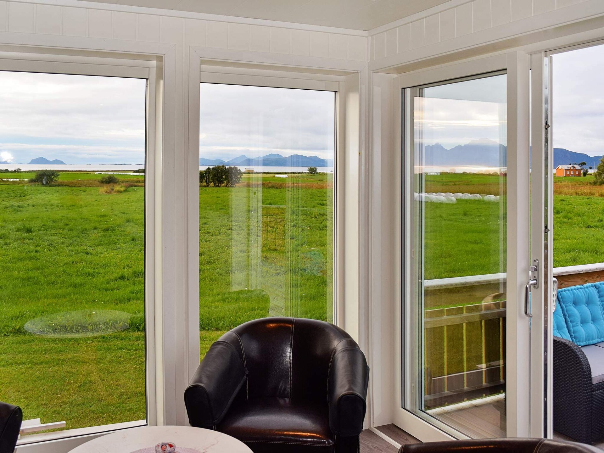 Ruim vakantiehuis met panoramisch uitzicht op zee en de Lofoten - foto 11