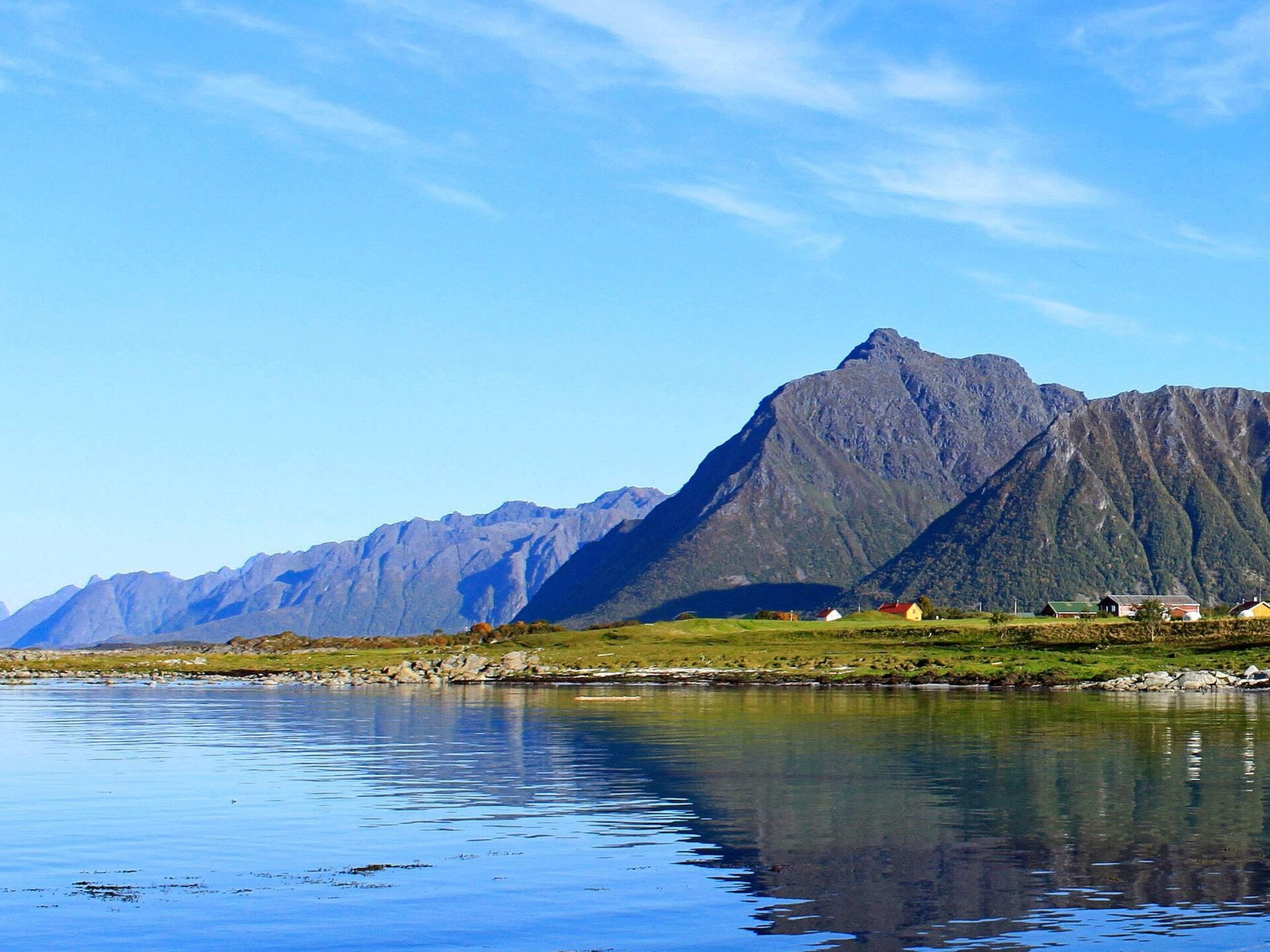 Ruim vakantiehuis met panoramisch uitzicht op zee en de Lofoten - foto 27