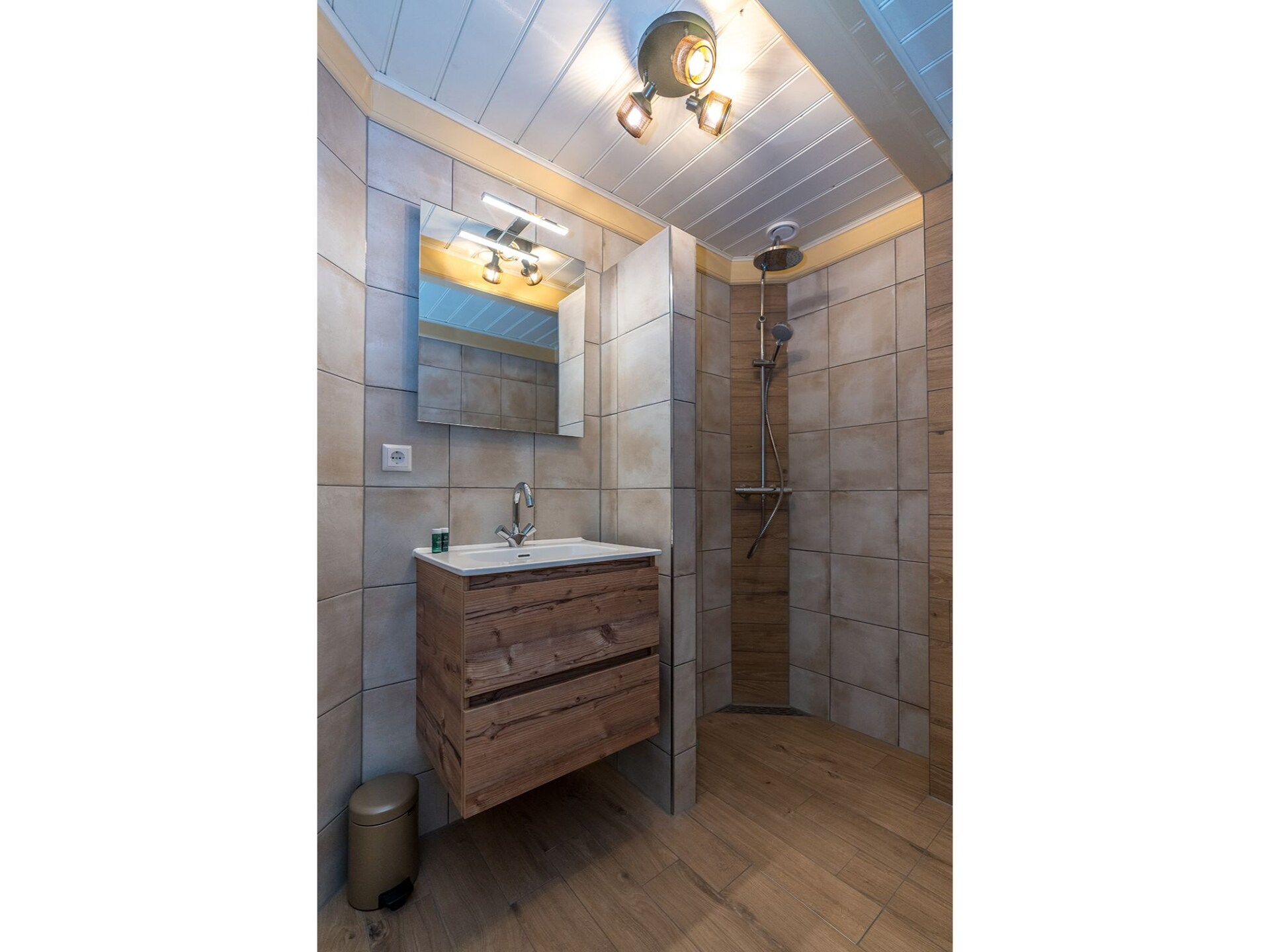 Authentieke vakantielodge Florijn 2 aan bosrand van Oost-Texel - foto 10