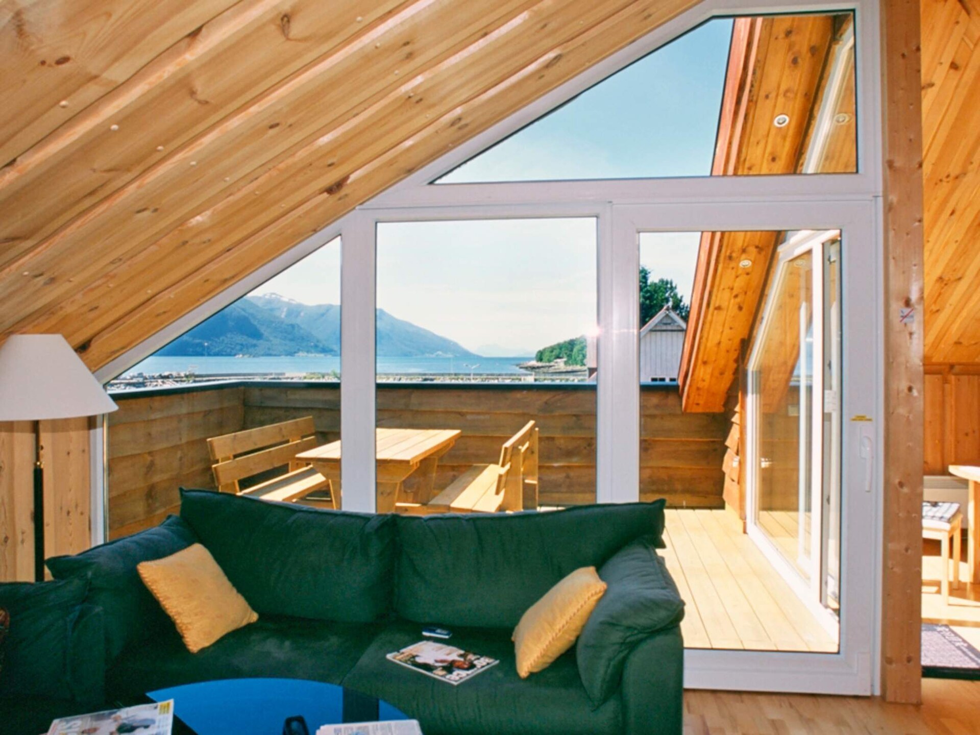 In het centrum van Eidsvåg: Ruim appartement direct aan de fjord - foto 27