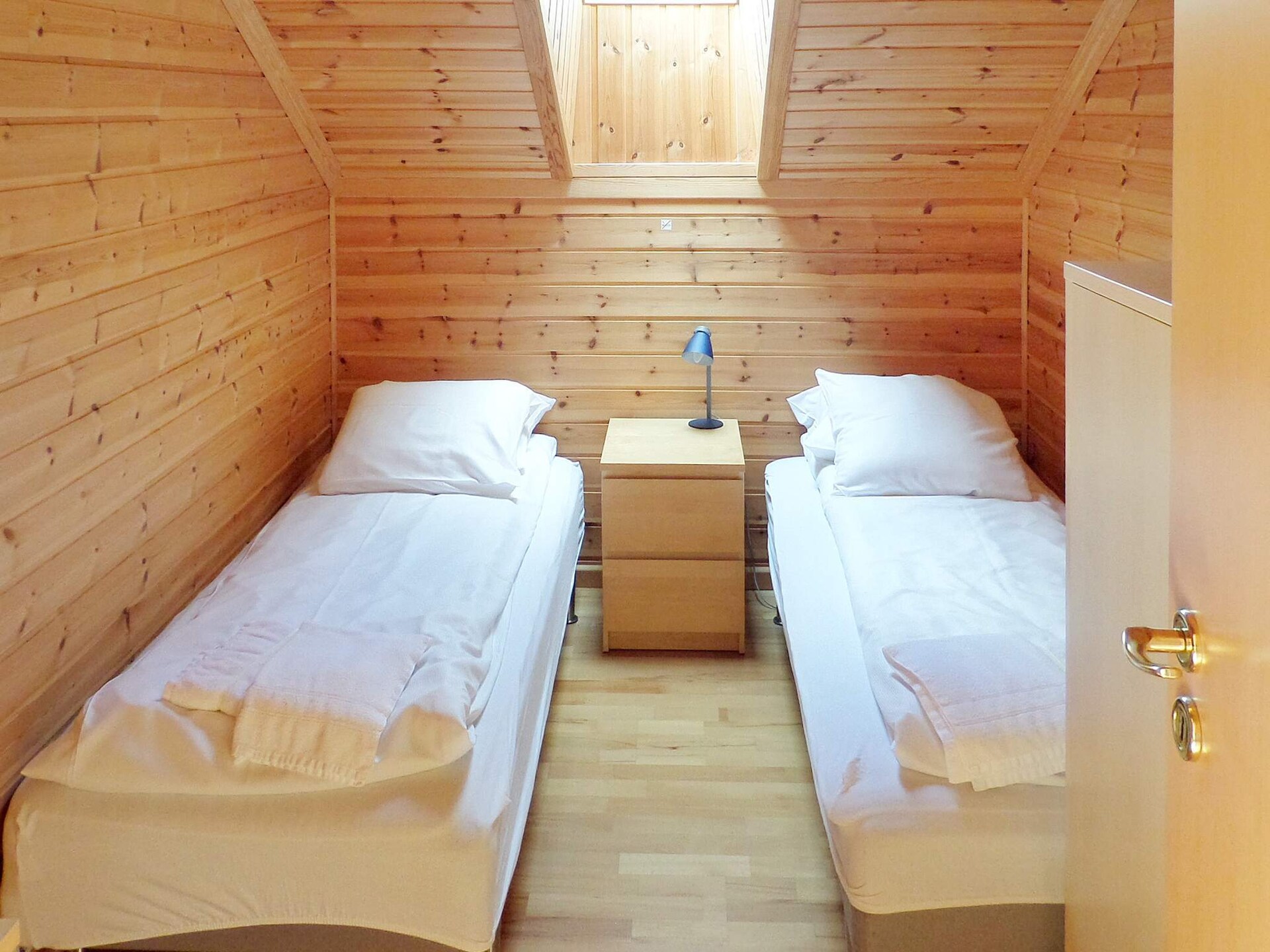 In het centrum van Eidsvåg: Ruim appartement direct aan de fjord - foto 43