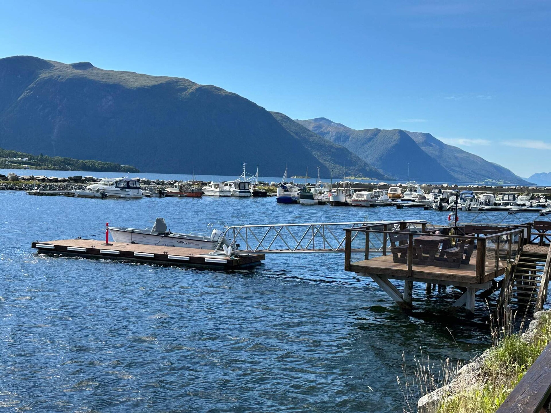In het centrum van Eidsvåg: Ruim appartement direct aan de fjord - foto 49