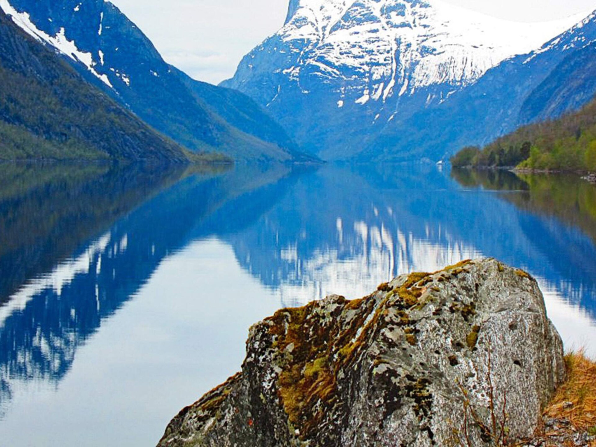 In het centrum van Eidsvåg: Ruim appartement direct aan de fjord - foto 56