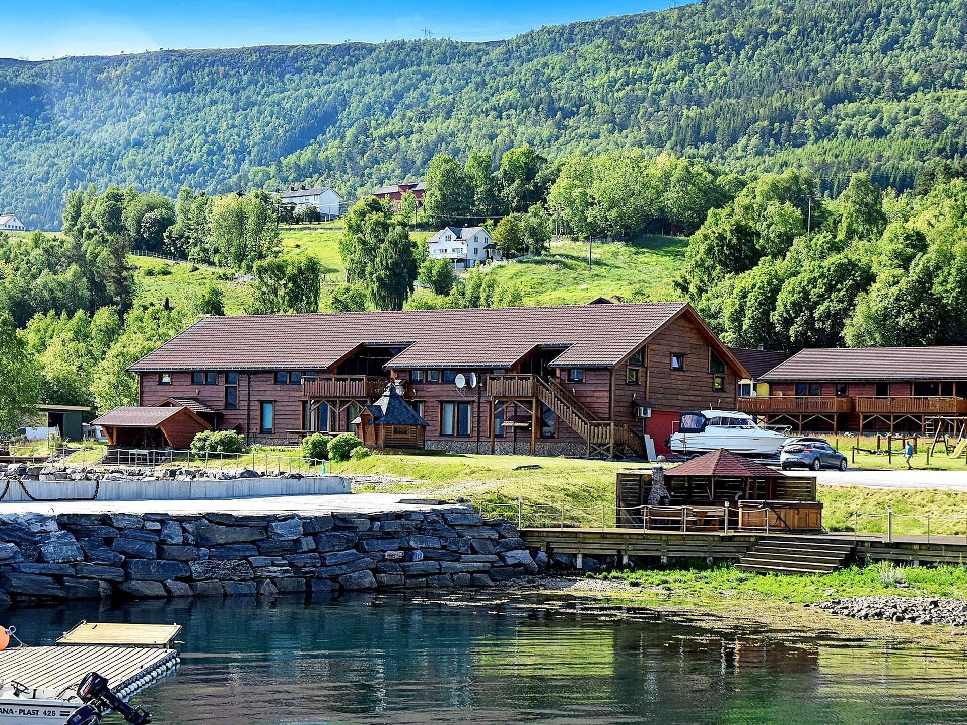 Appartement met fjordzicht, zwembad en vismogelijkheden in Eidsvåg - foto 16