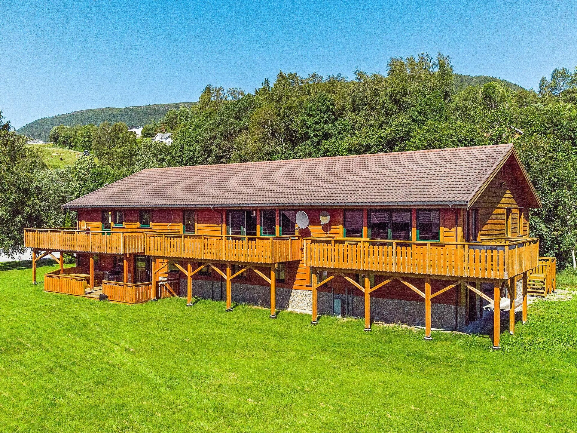 Appartement met fjordzicht, zwembad en vismogelijkheden in Eidsvåg - foto 2