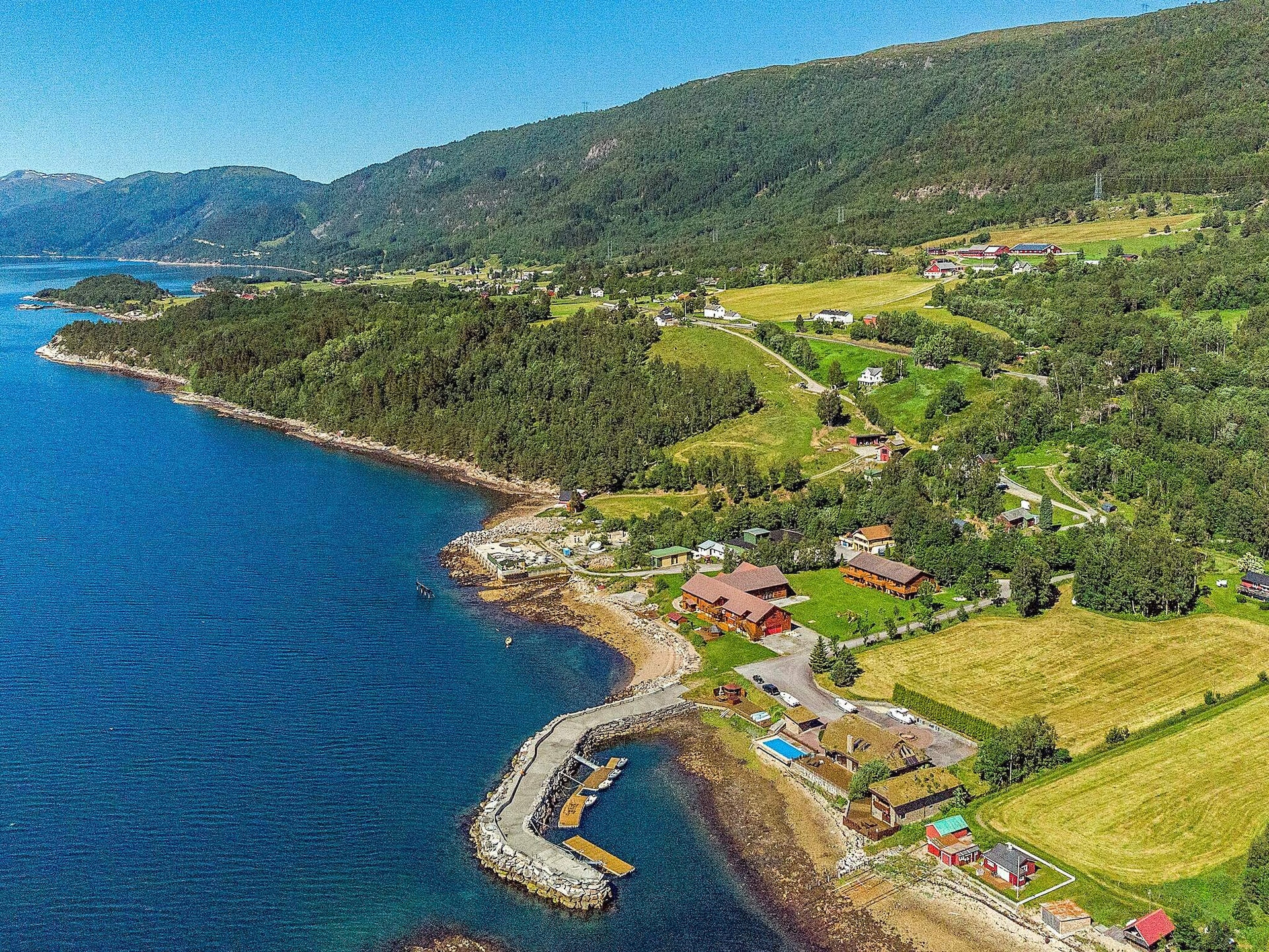 Appartement met fjordzicht, zwembad en vismogelijkheden in Eidsvåg - foto 6