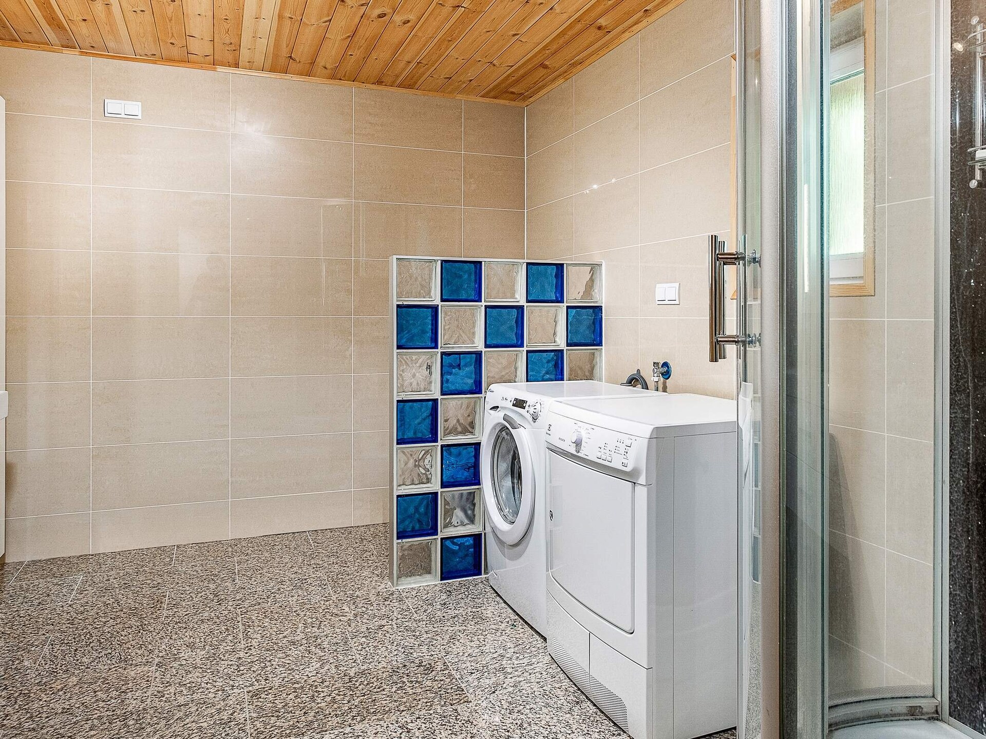Appartement met fjordzicht, zwembad en vismogelijkheden in Eidsvåg - foto 29