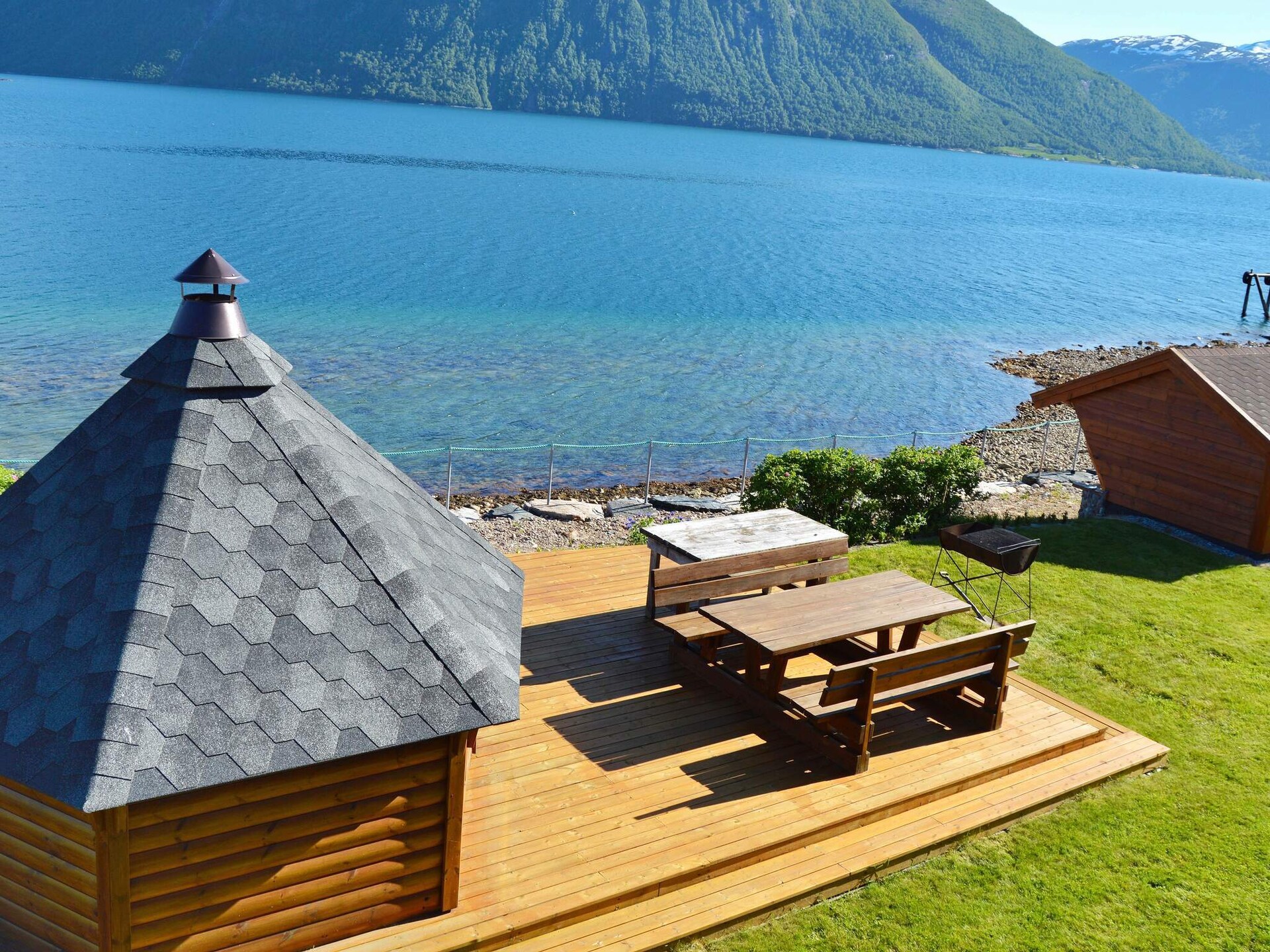 Appartement met fjordzicht, zwembad en vismogelijkheden in Eidsvåg - foto 11