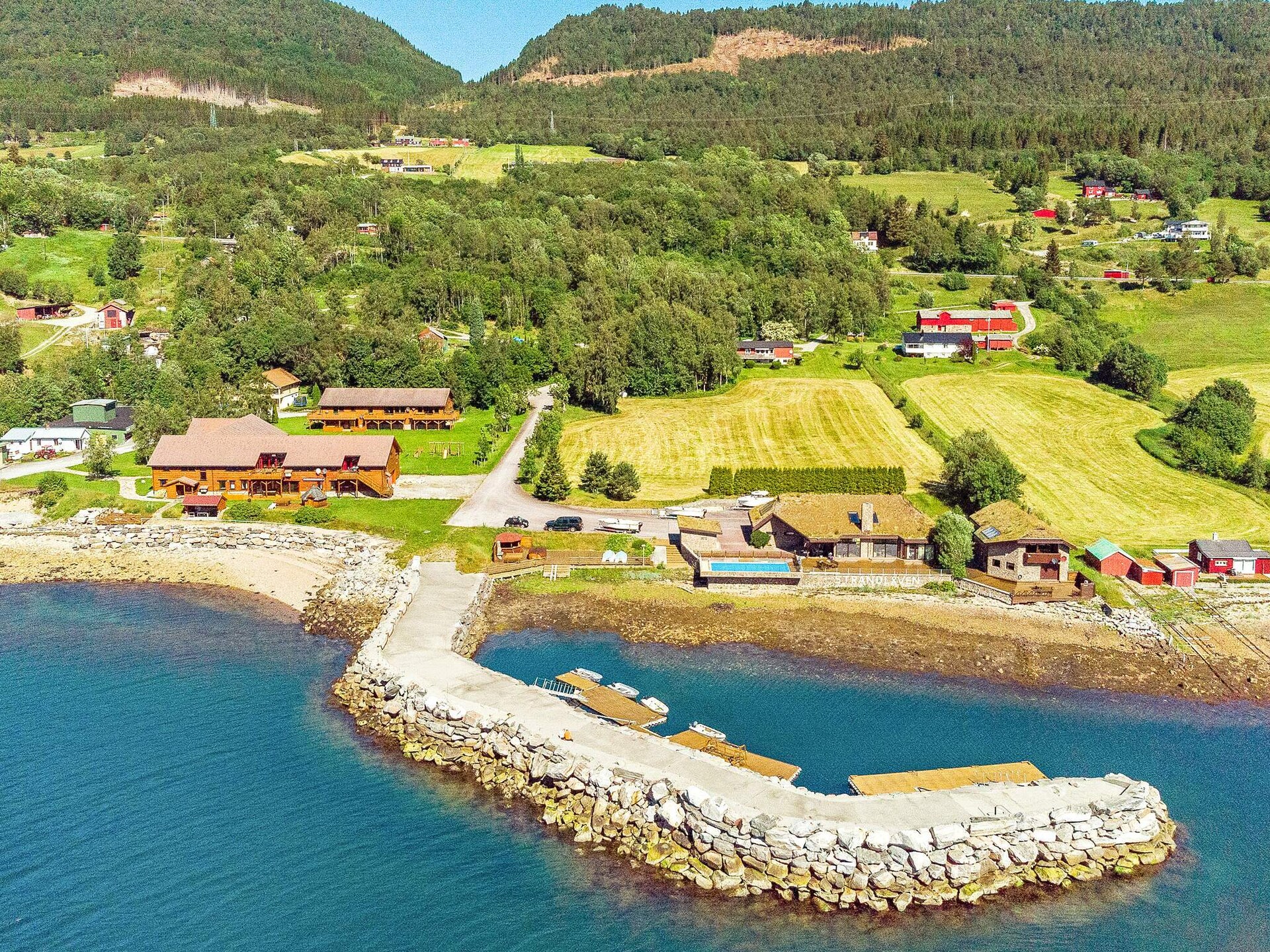 Appartement met fjordzicht, zwembad en vismogelijkheden in Eidsvåg - foto 15
