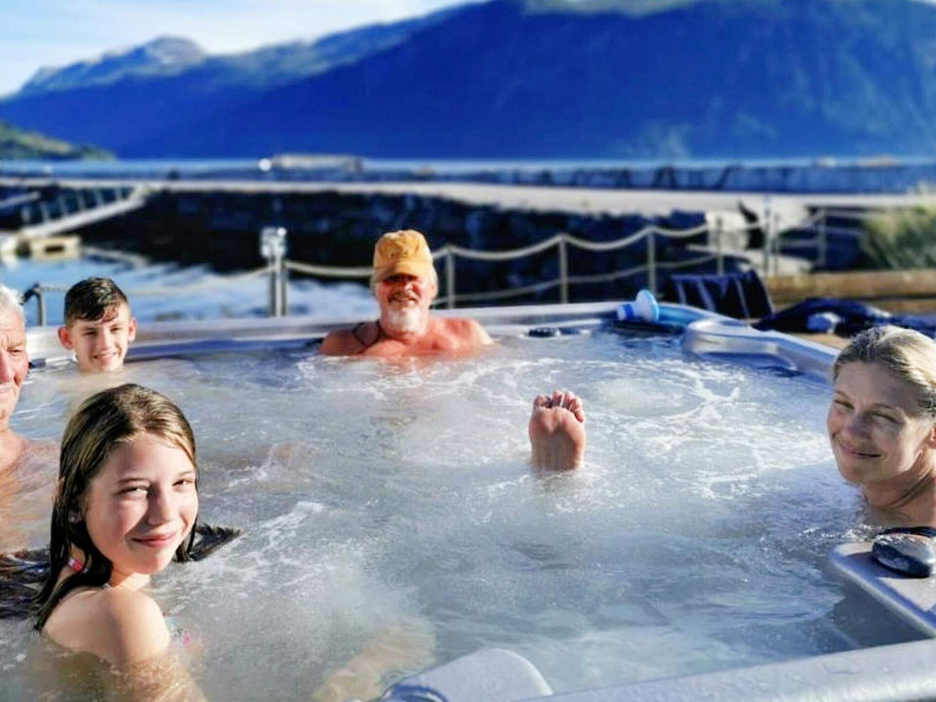 Appartement met fjordzicht, zwembad en vismogelijkheden in Eidsvåg - foto 18