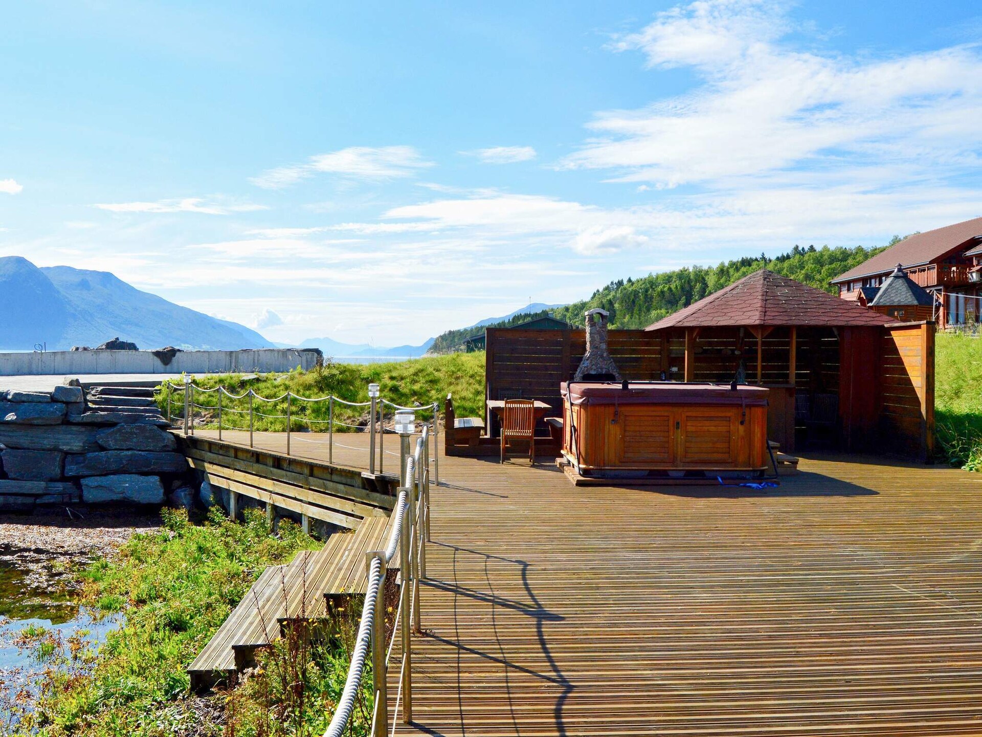 Appartement met fjordzicht, zwembad en vismogelijkheden in Eidsvåg - foto 21