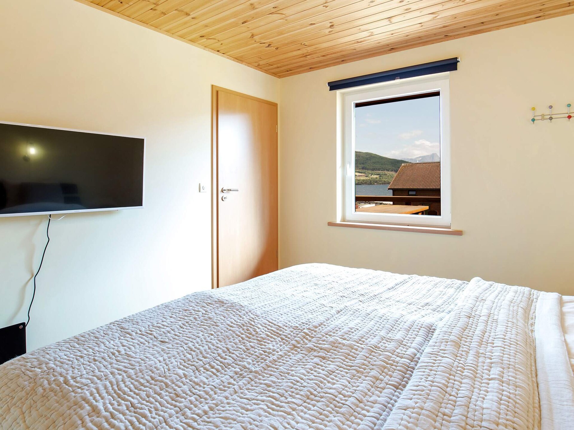 Appartement met fjordzicht, zwembad en vismogelijkheden in Eidsvåg - foto 33