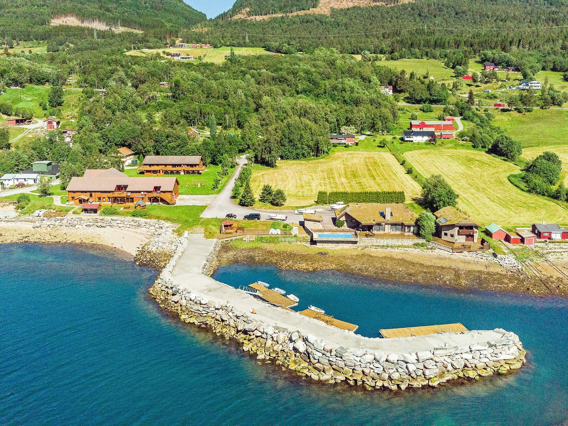 Licht appartement in Eidsvåg aan de fjord met gemeenschappelijk zwembad - foto 10