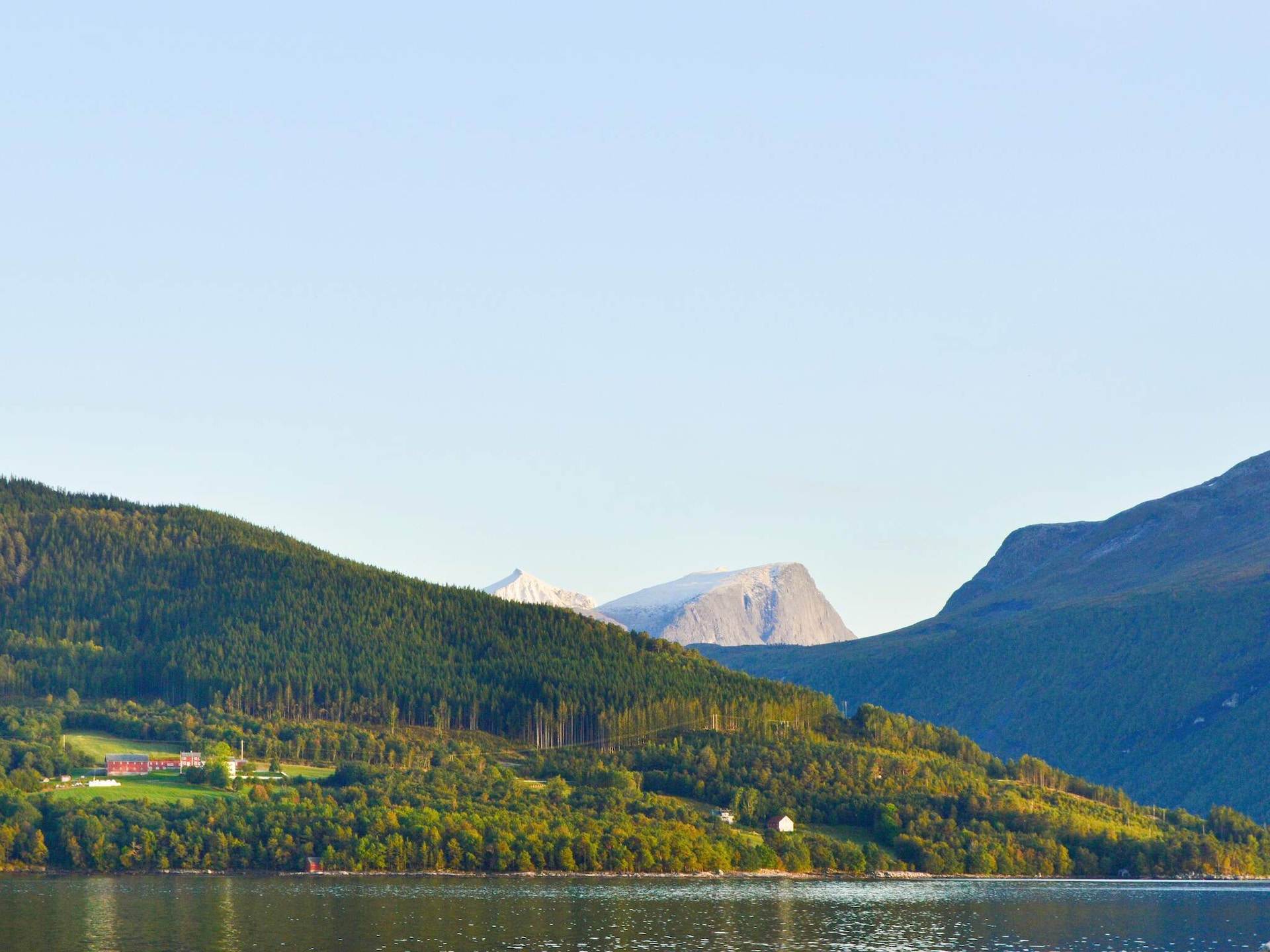 Licht appartement in Eidsvåg aan de fjord met gemeenschappelijk zwembad - foto 46