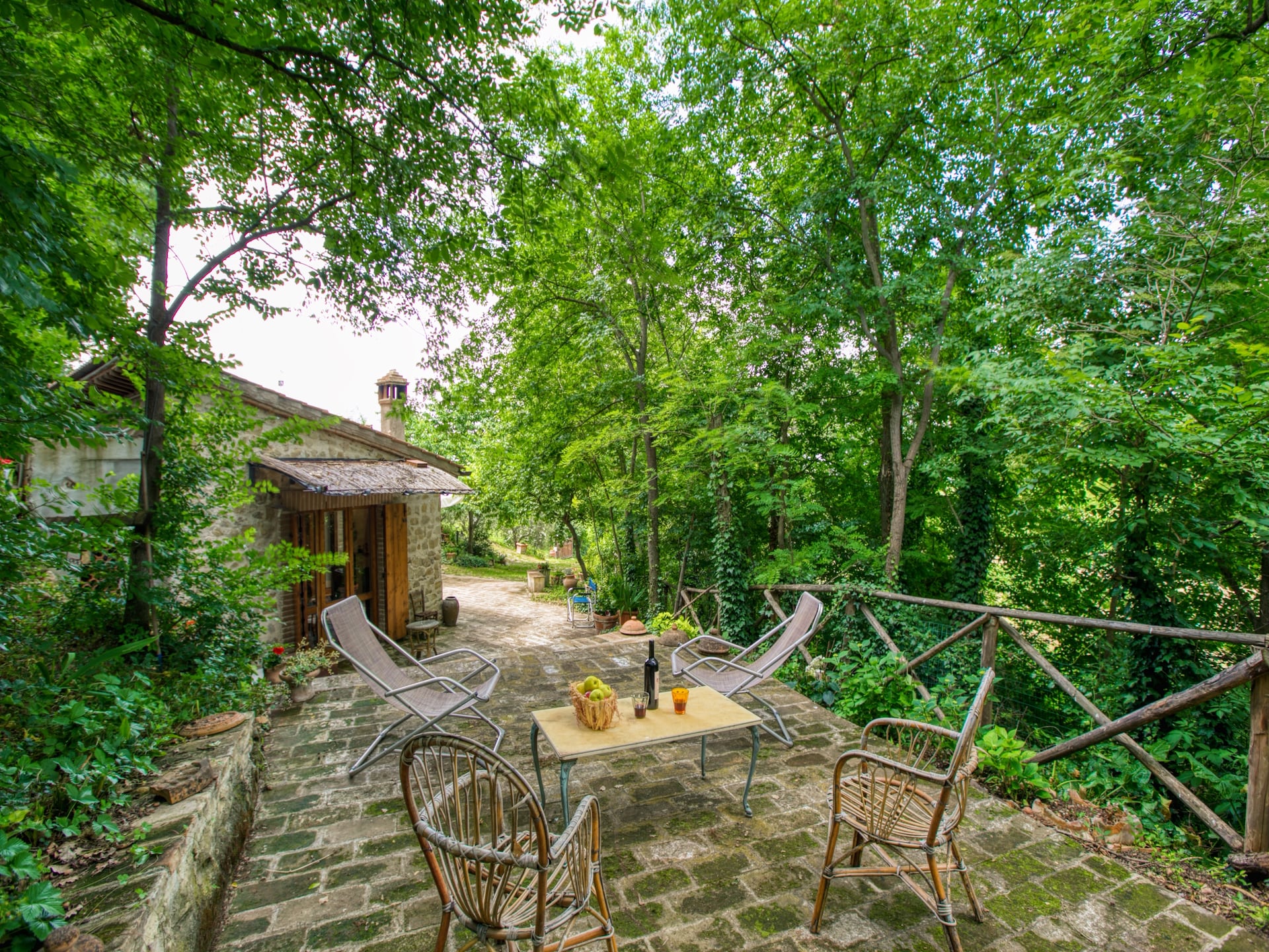 Op 1,0 km van centrum Assisi: ruim vakantiehuis Villa Giuli - foto 32