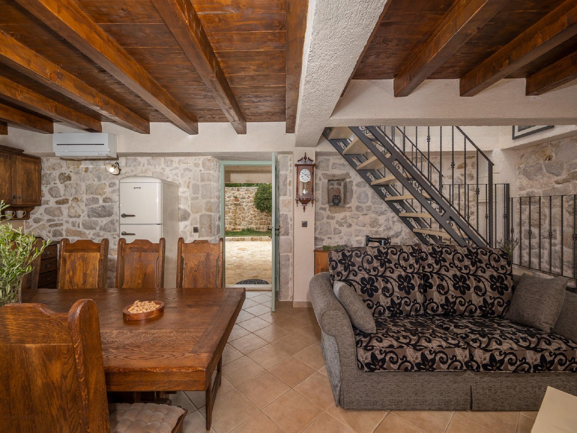8-persoons villa met privézwembad in Posedarje - foto 14