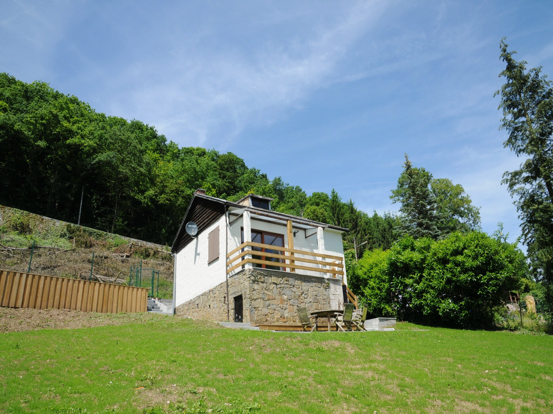Knus chalet aan de Ourthe met omheinde tuin in Durbuy - foto 1