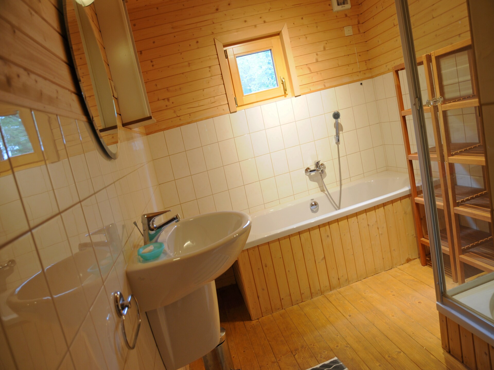 12-persoons chalet met houtkachel en speeltuin in Bomal-Sur-Ourthe - foto 17
