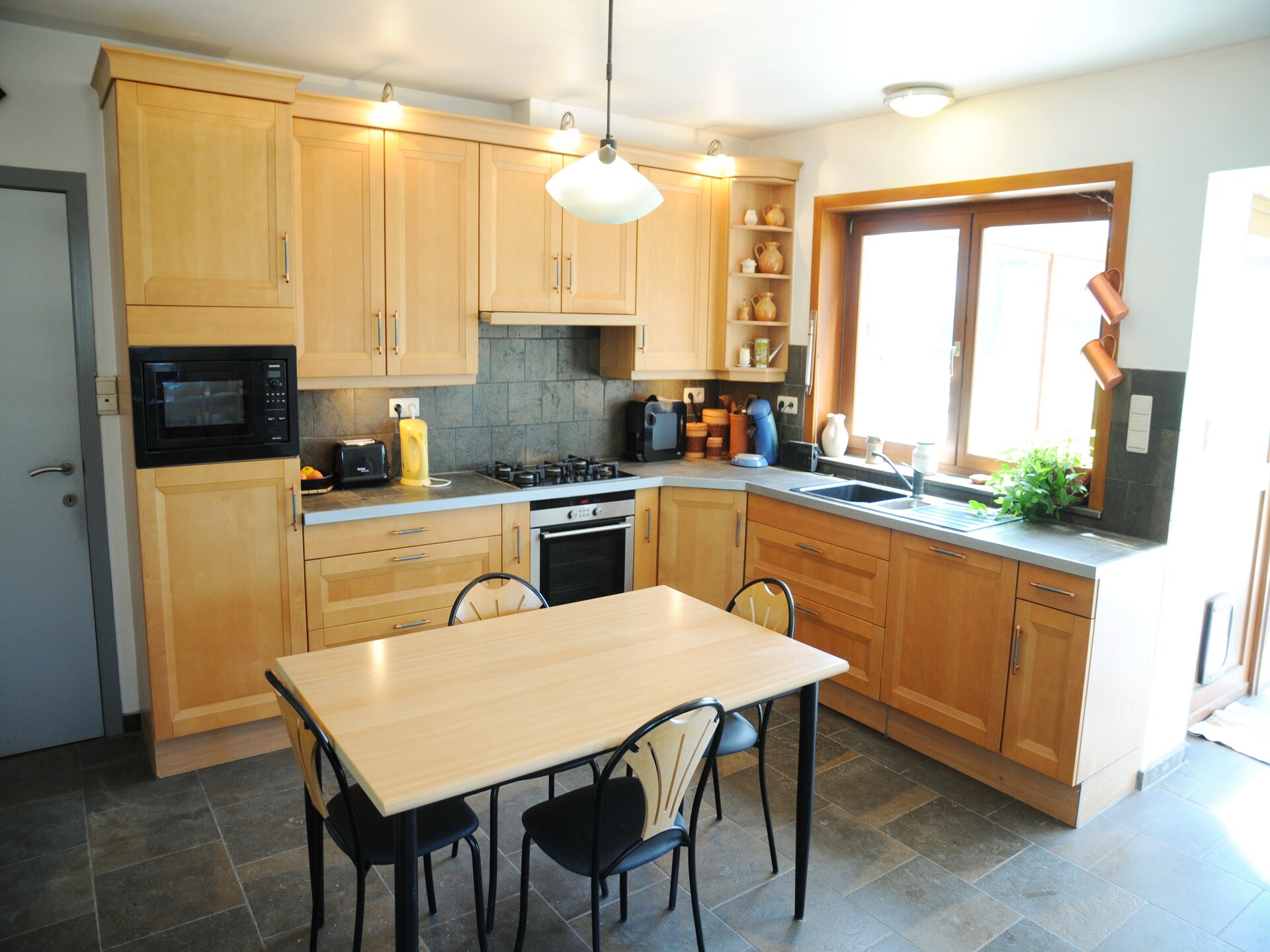 9-persoons natuursteenwoning met sauna en veranda in Bonsin - foto 5