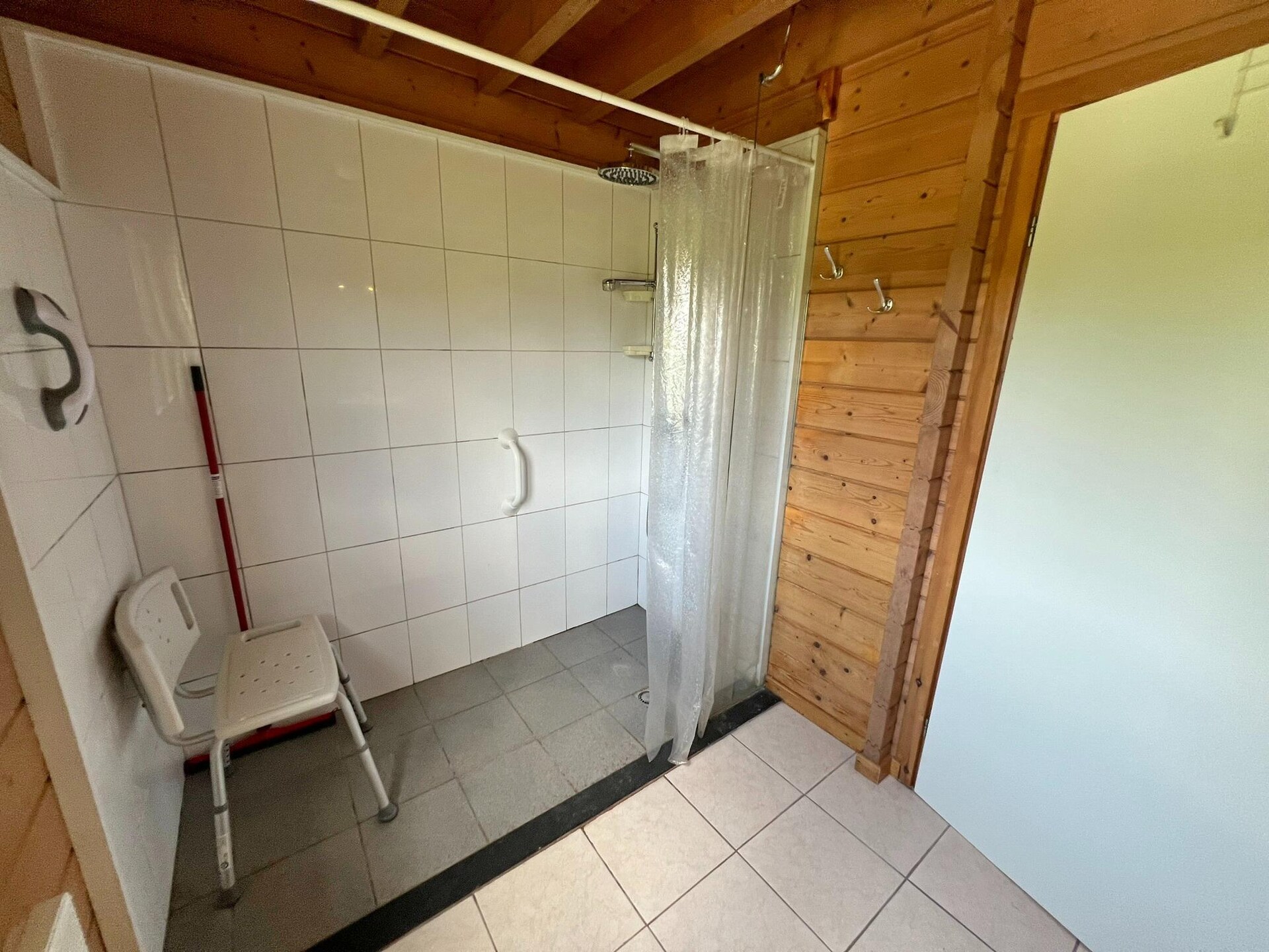 Ruim rolstoeltoegankelijk chalet voor 10 personen met uitzicht over het Ourthedal - foto 15