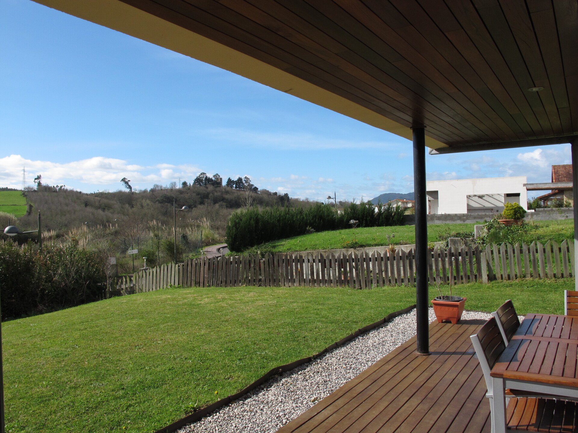 Ruim vakantiehuis met 4 slaapkamers, tuin en bubbelbad nabij Santander - foto 7