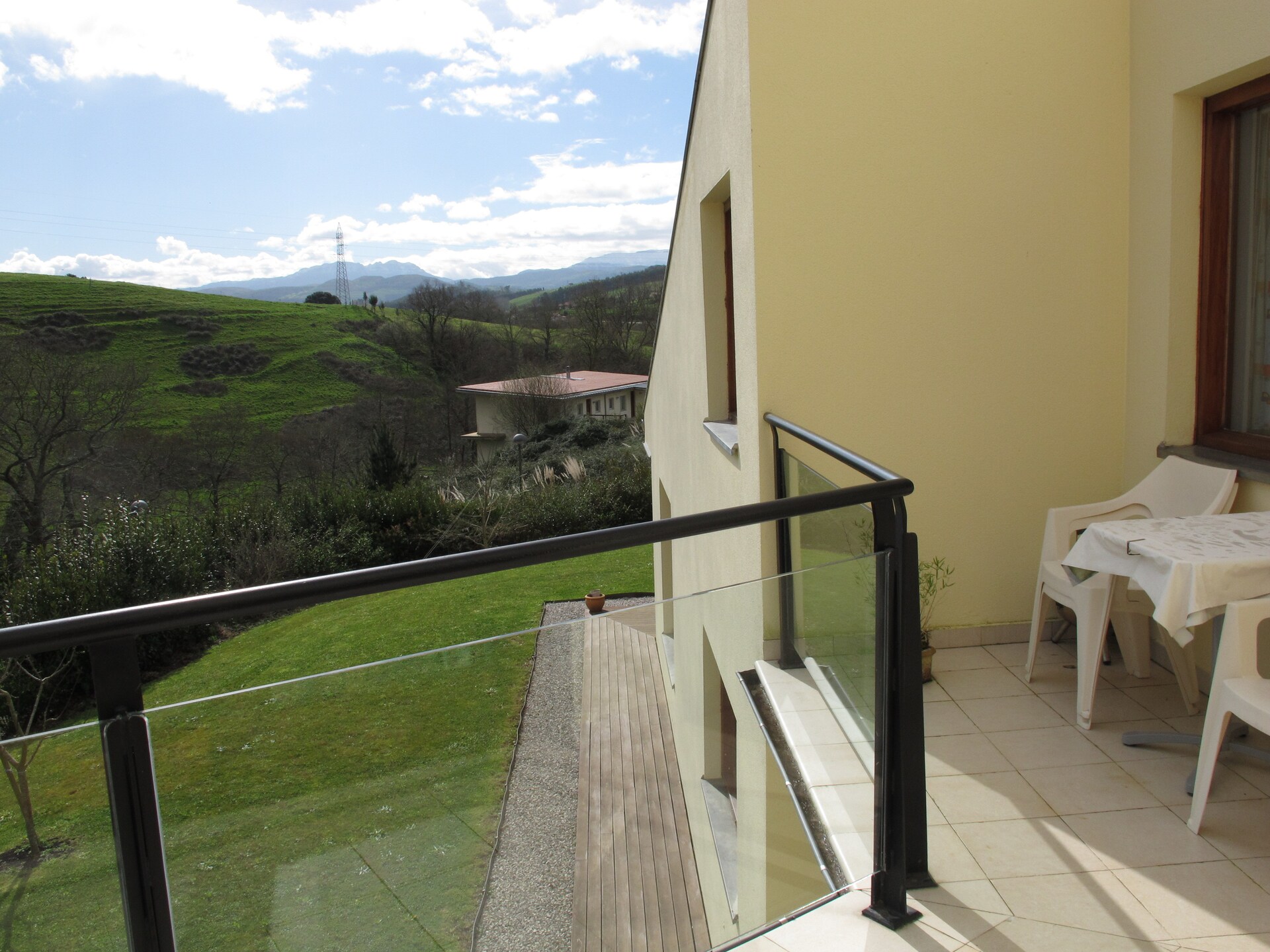 Ruim vakantiehuis met 4 slaapkamers, tuin en bubbelbad nabij Santander - foto 26
