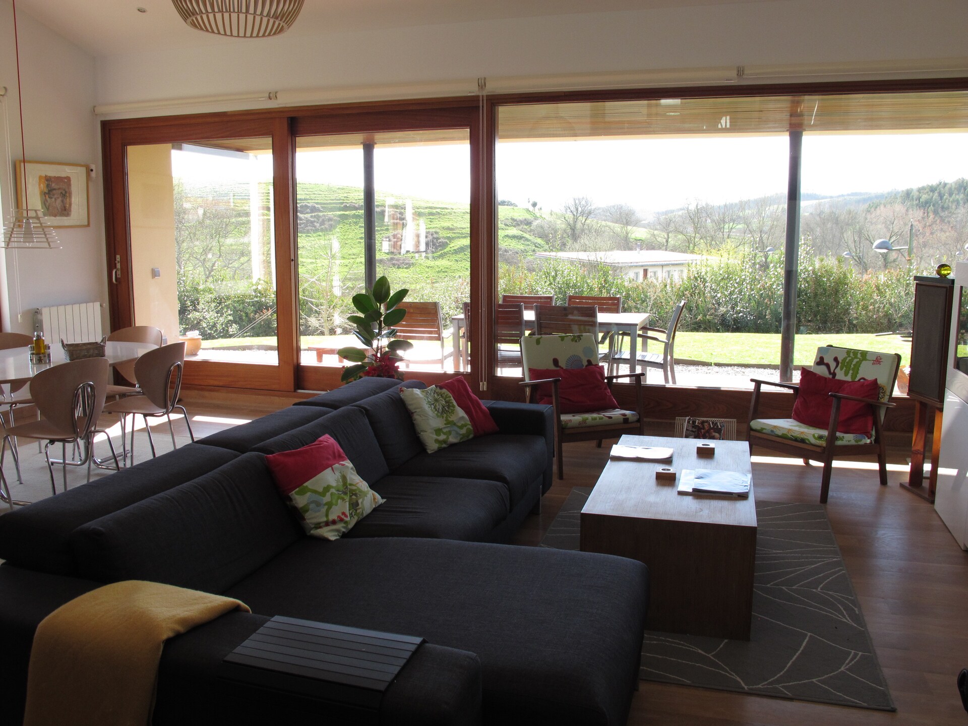 Ruim vakantiehuis met 4 slaapkamers, tuin en bubbelbad nabij Santander - foto 3