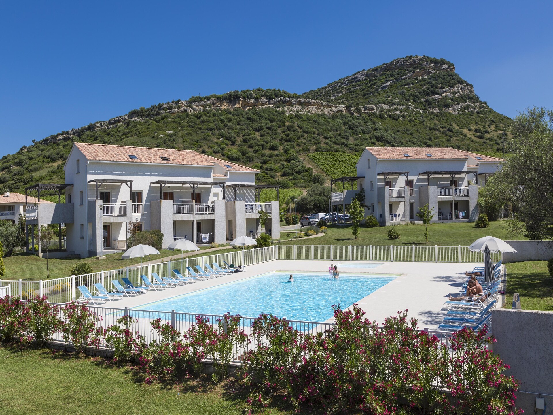 Modern appartement met airco en terras nabij Saint-Florent - foto 19