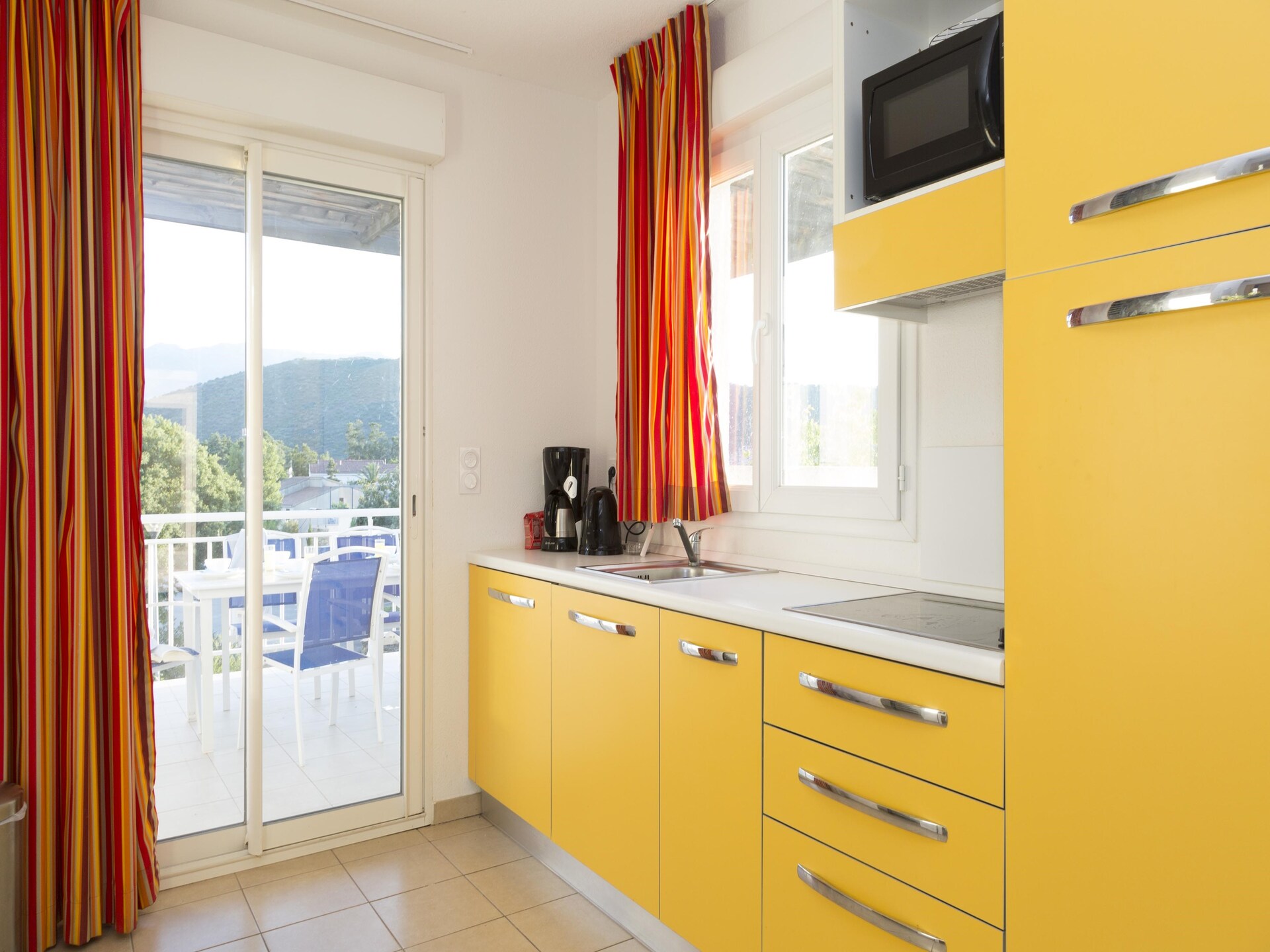 Modern appartement met airco en terras nabij Saint-Florent - foto 3