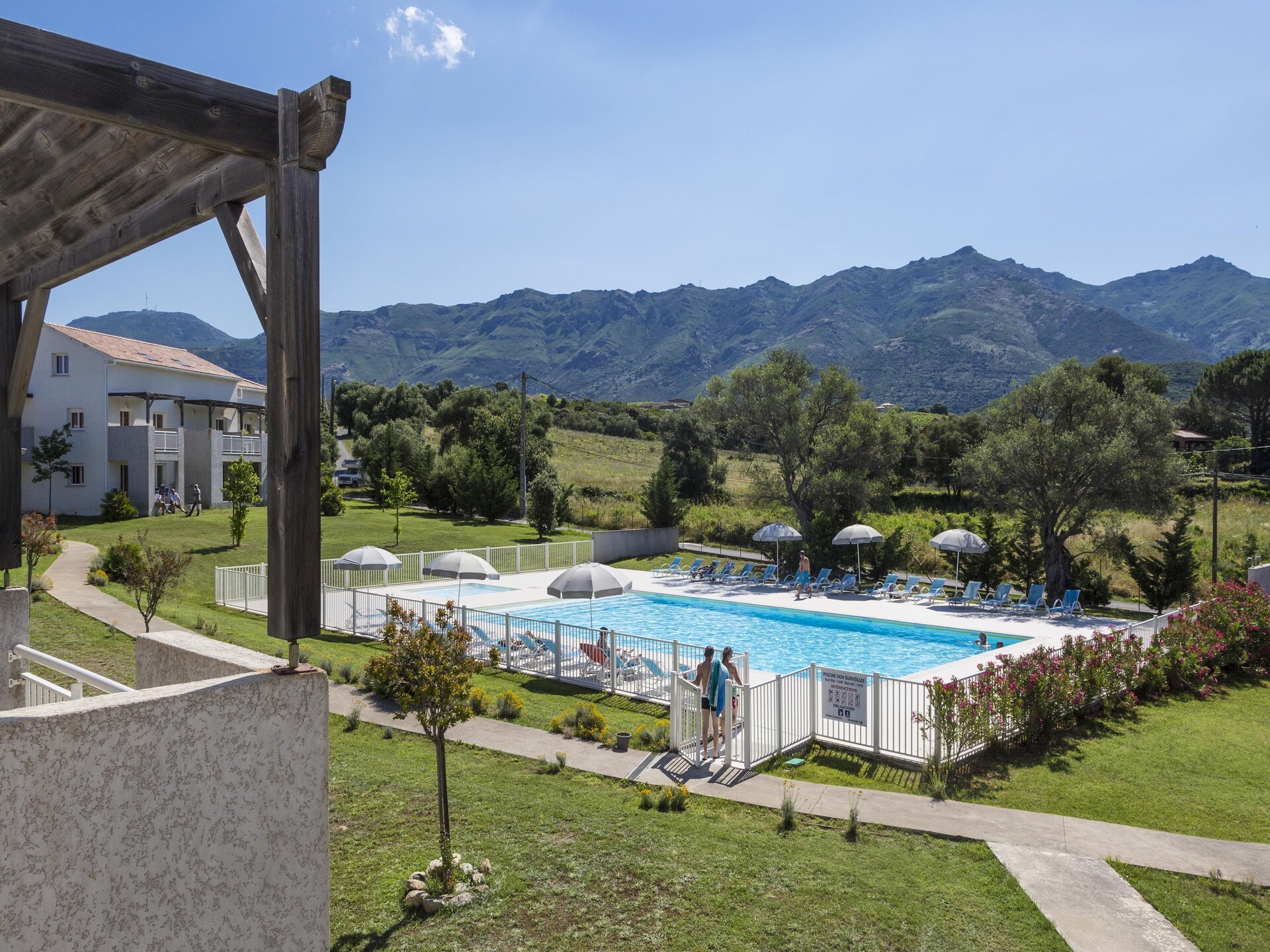 Modern appartement met airco en terras nabij Saint-Florent - foto 20