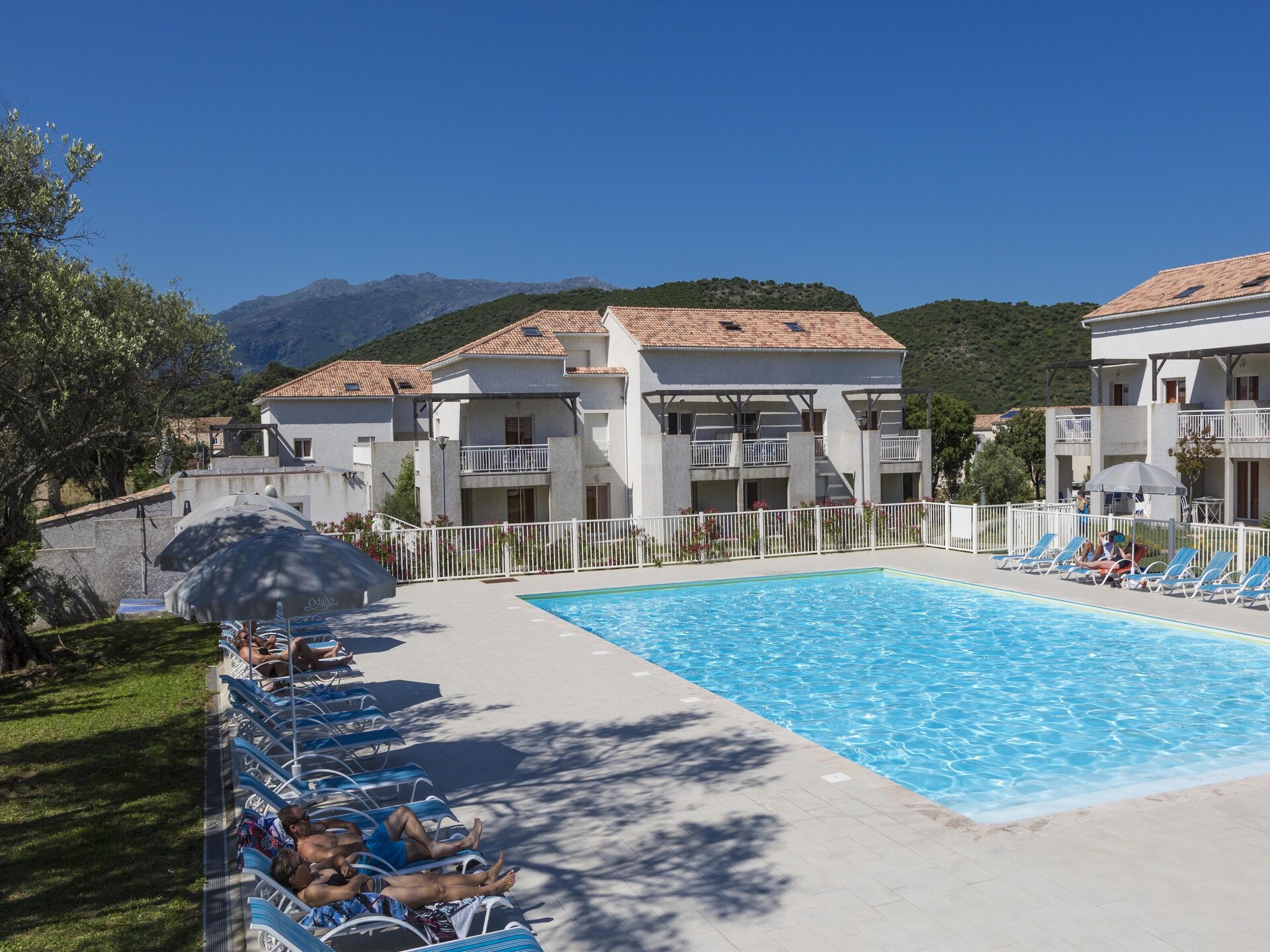 Modern appartement met airco en terras nabij Saint-Florent - foto 1