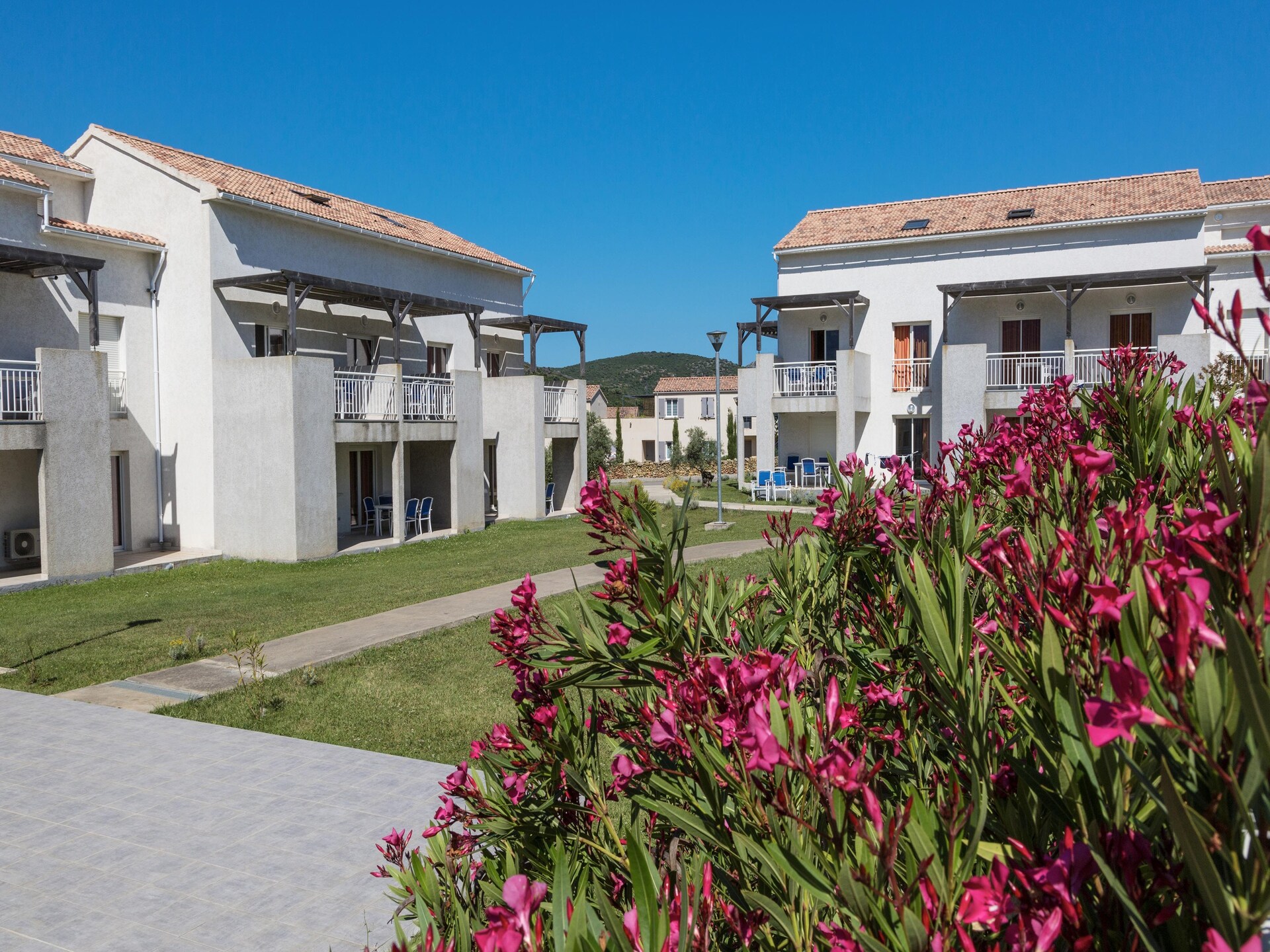 Modern appartement met airco en terras nabij Saint-Florent - foto 7