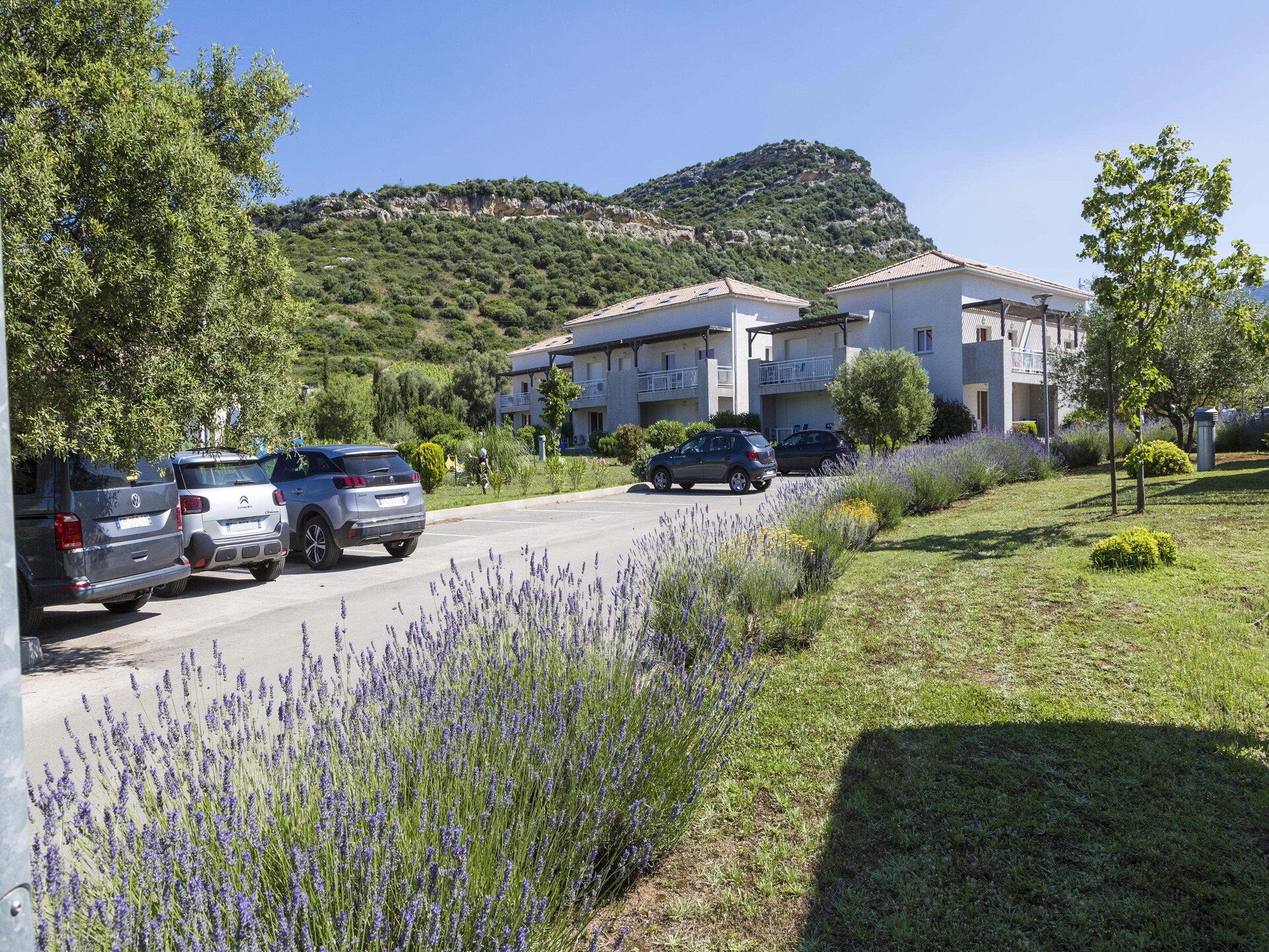 Modern appartement met airco en terras nabij Saint-Florent - foto 8