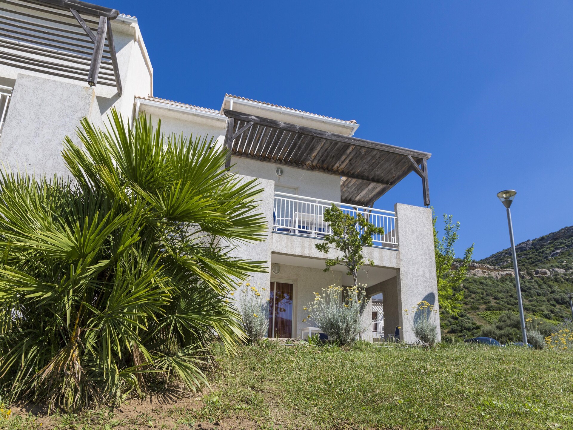 Modern appartement met airco en terras nabij Saint-Florent - foto 9