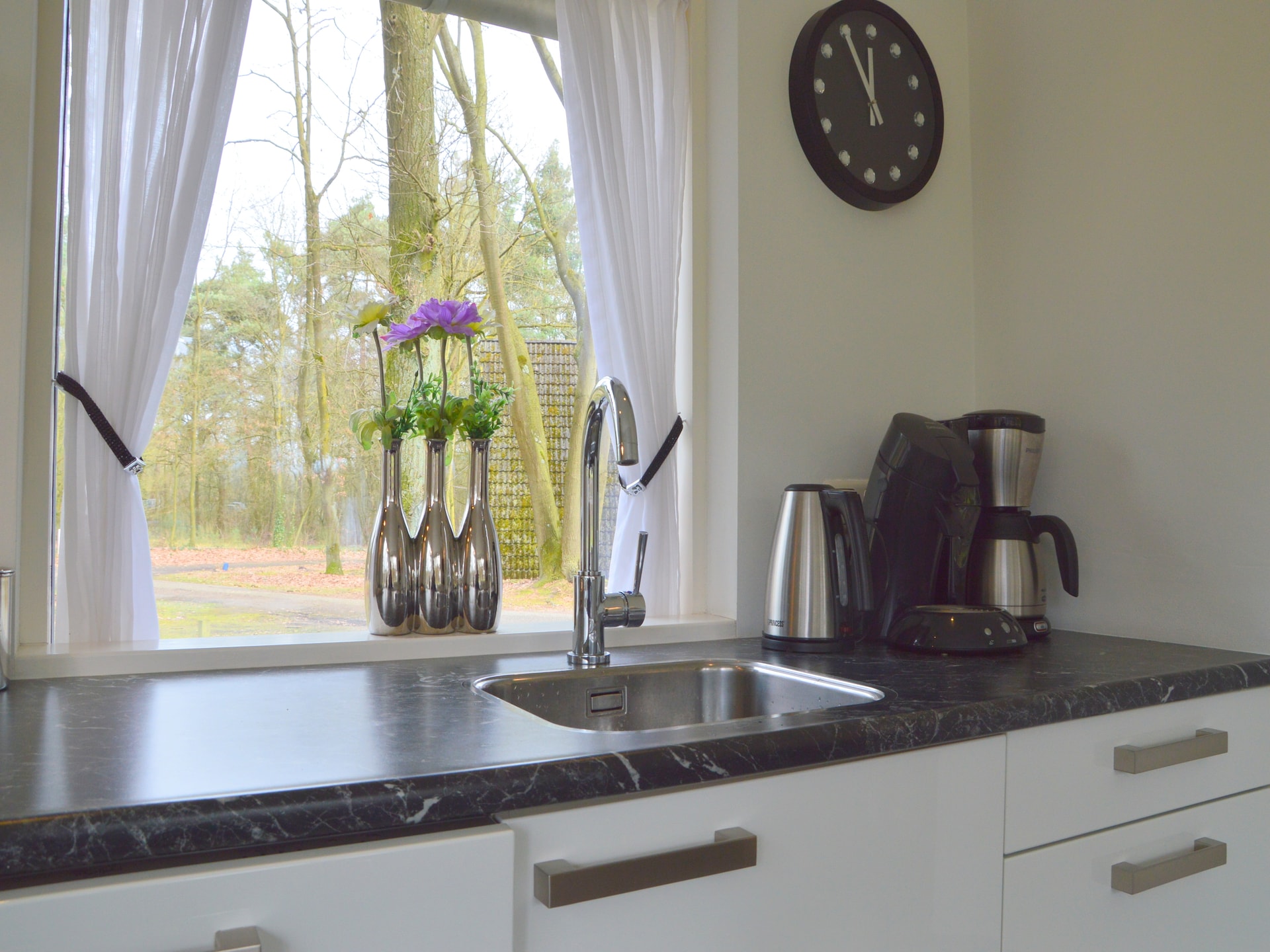 Knusse bosbungalow in Stramproy met terras aan de vijver - foto 11